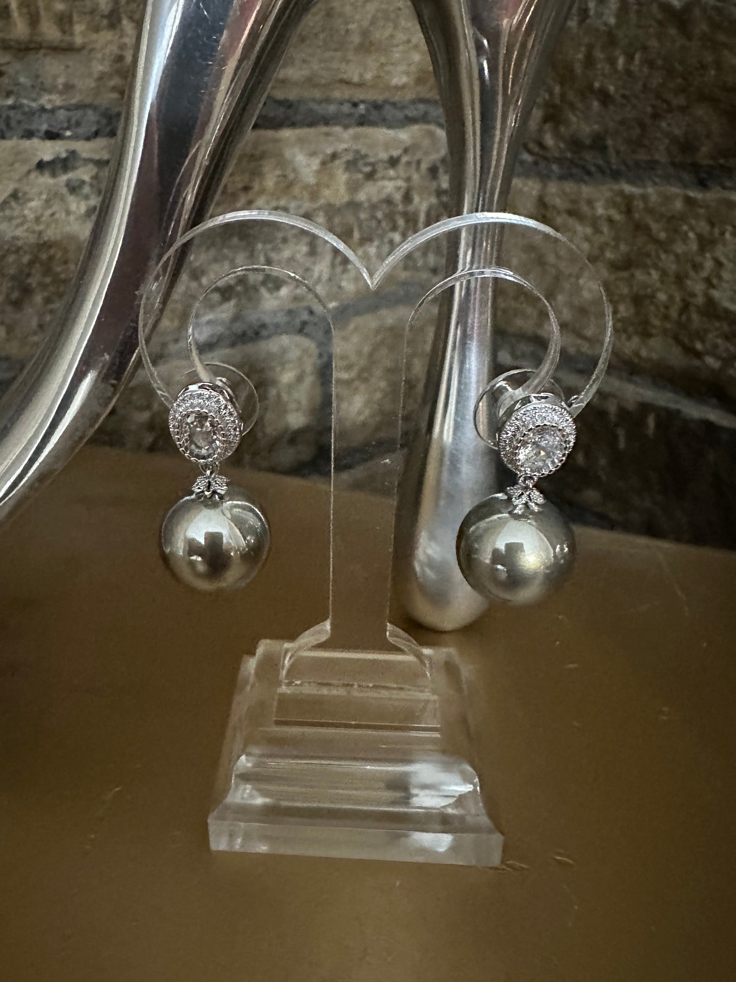 GREY PEARL DROP EARRINGS