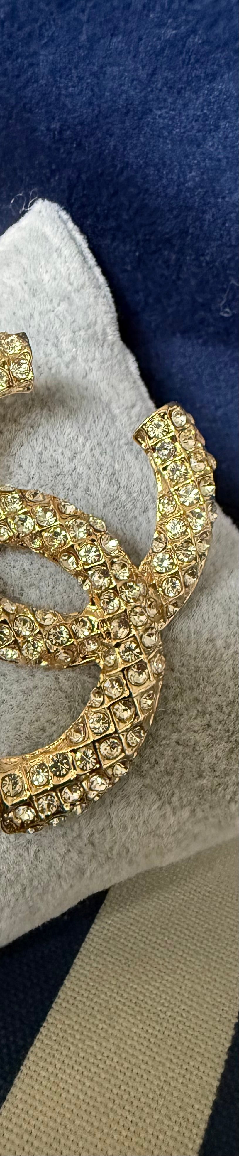 CC GOLD BATTERED BROOCH