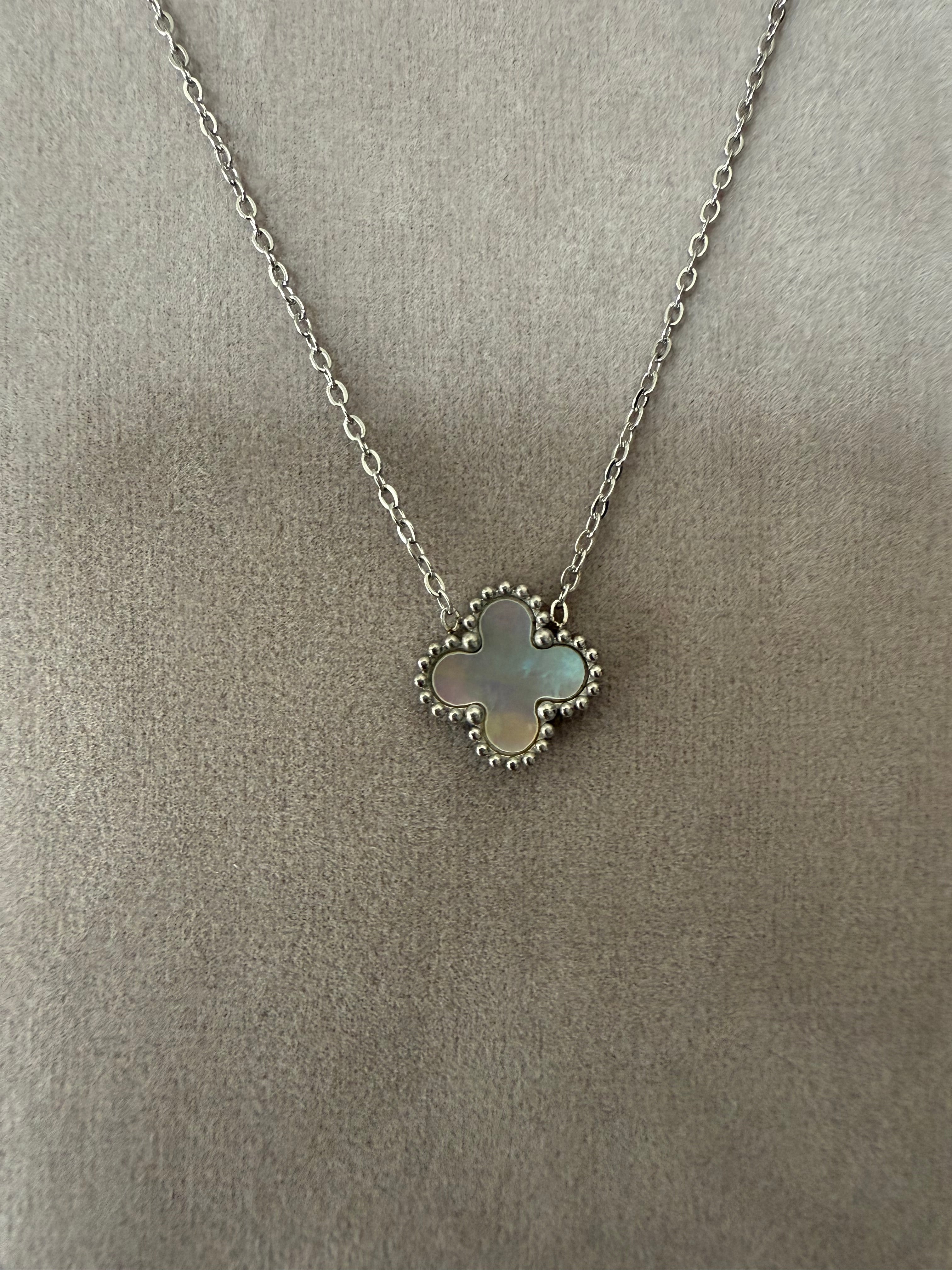 SILVER CLOVER NECKLACE