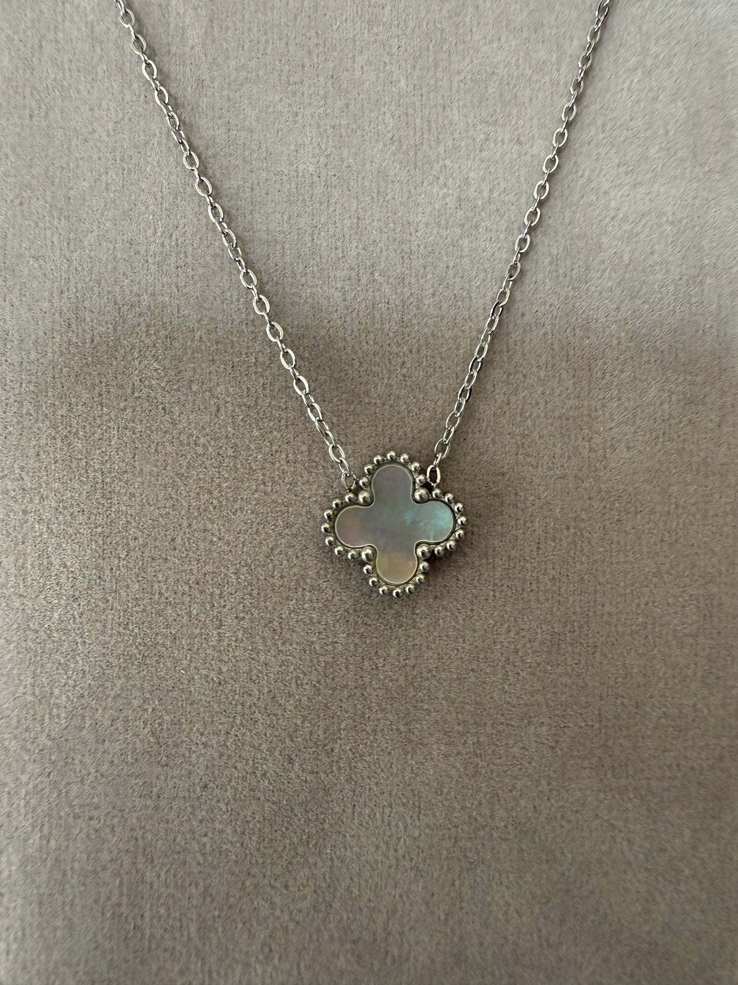 SILVER CLOVER NECKLACE