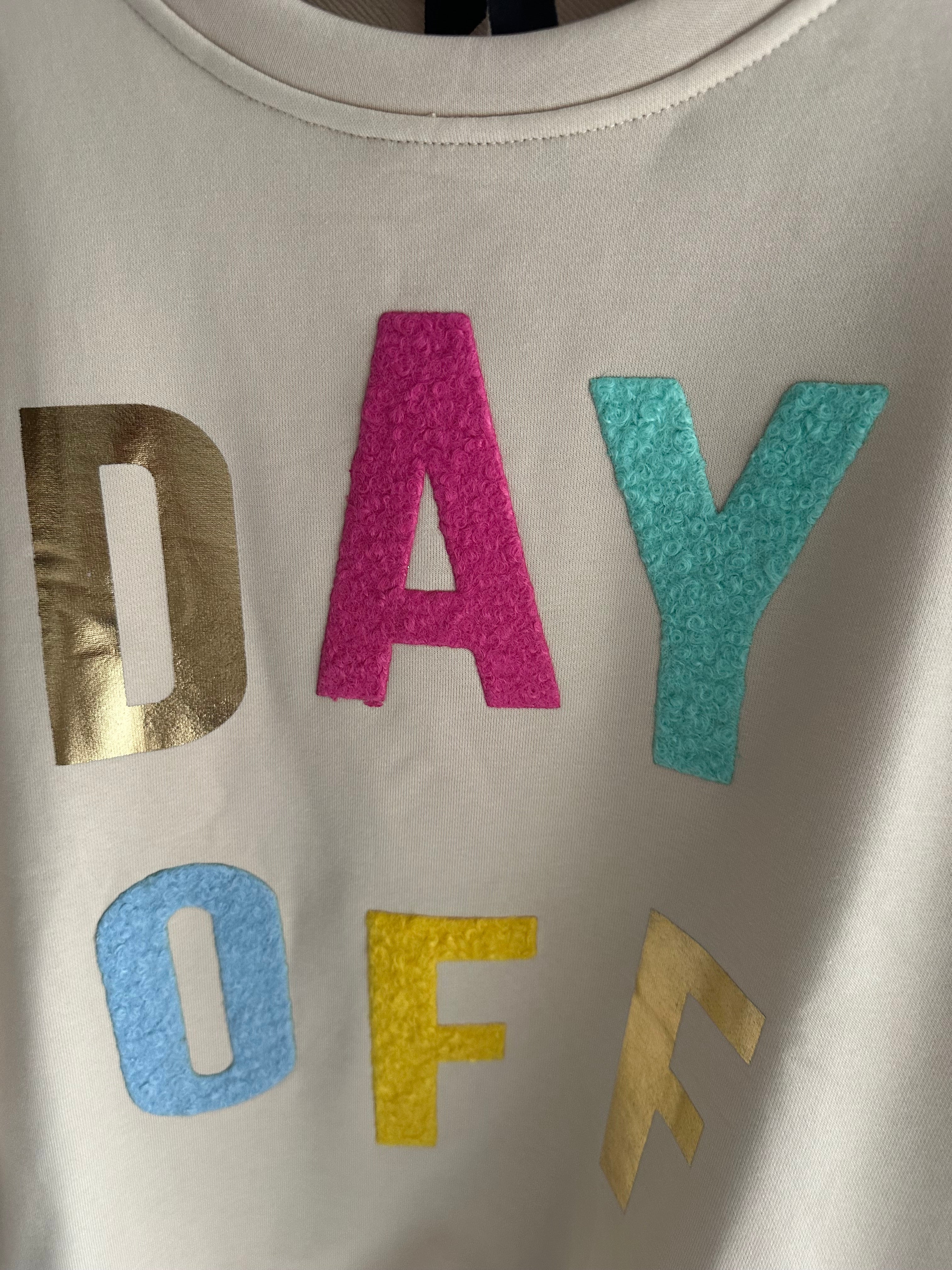 CREAM DAY OFF SWEATSHIRT