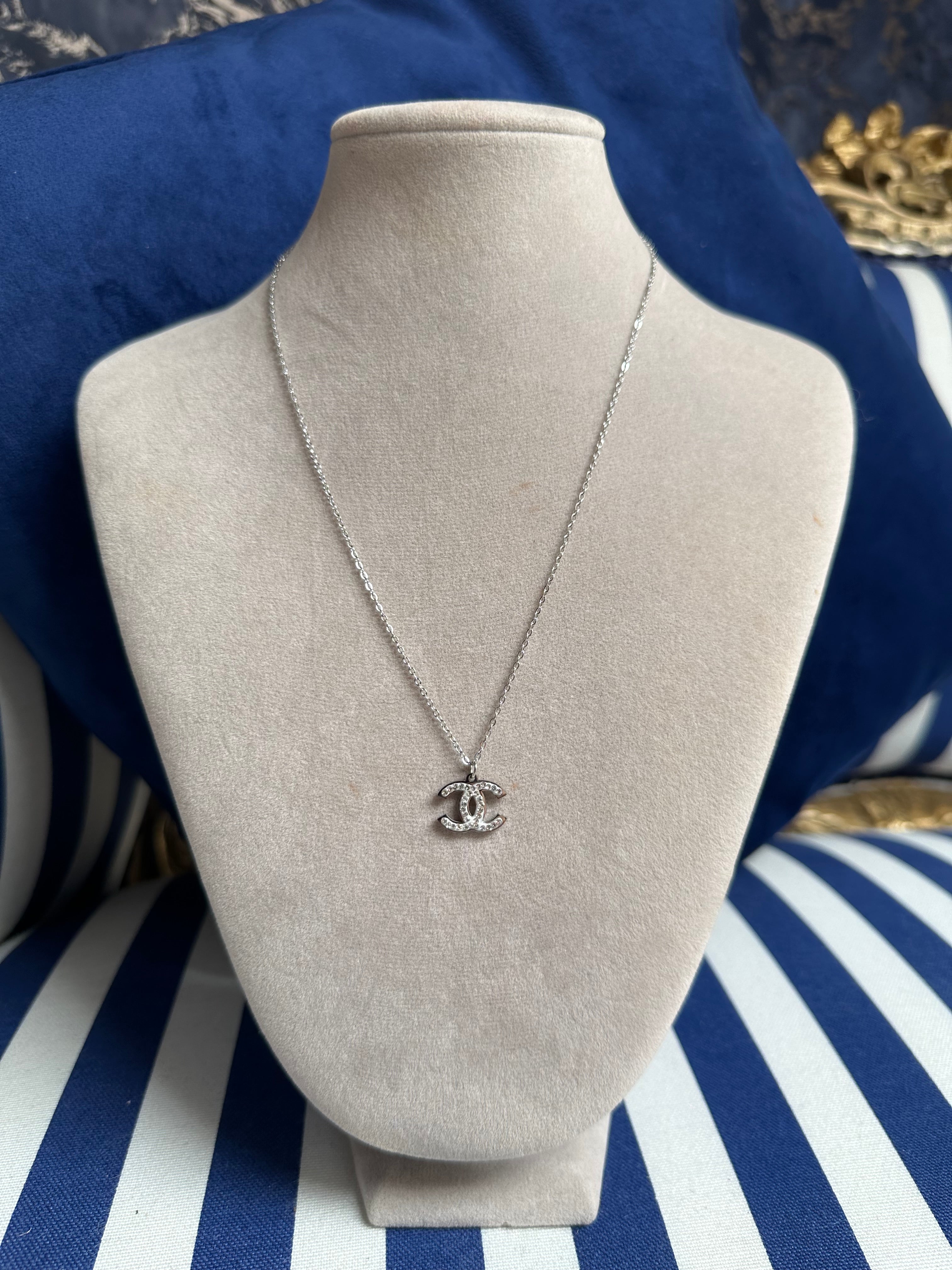 SILVER CC NECKLACE