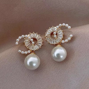 C PEARL IN GOLD & CREAM EARRING