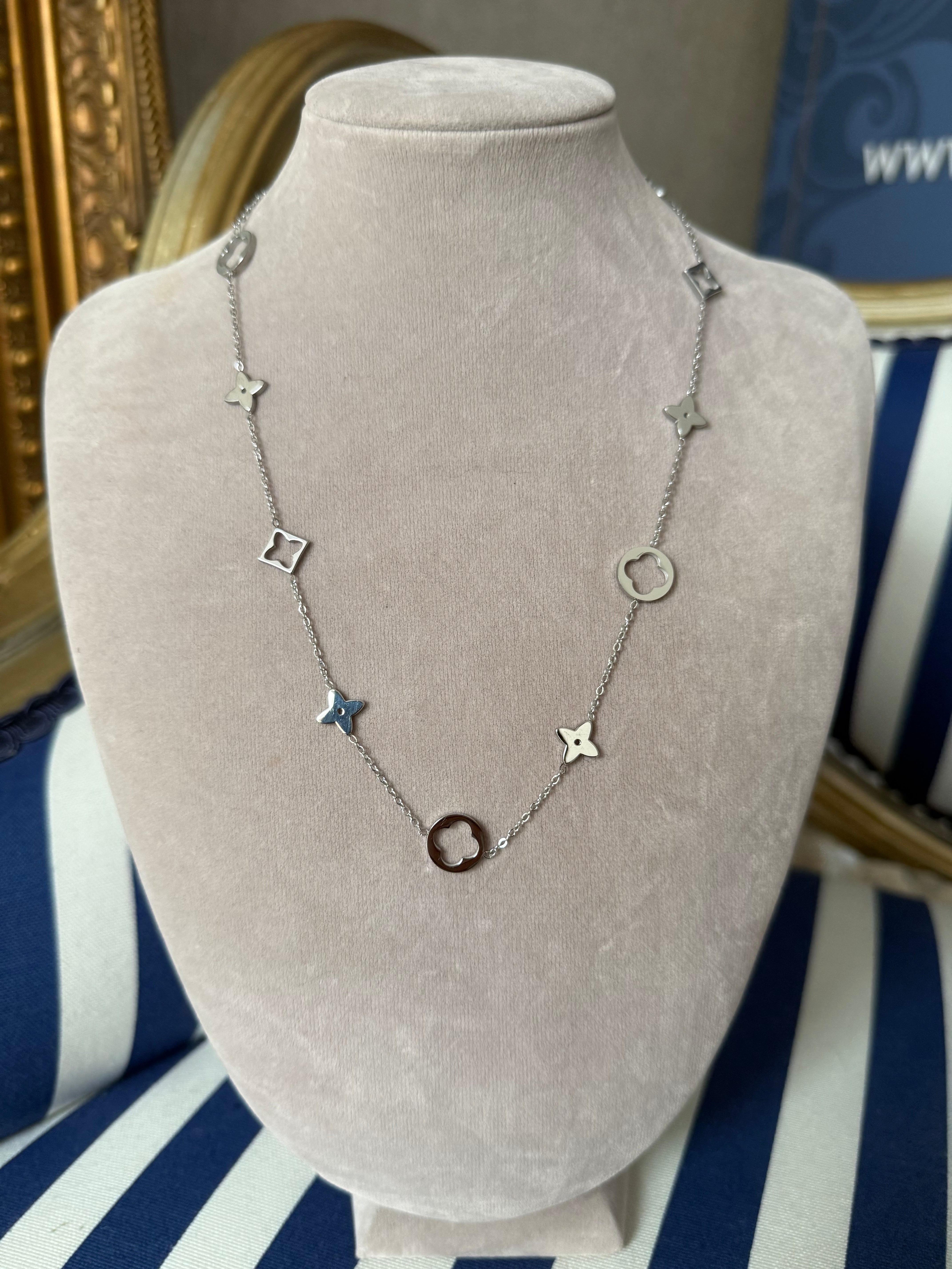 SILVER ICONIC NECKLACE