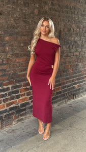 THE MAROON DRESS