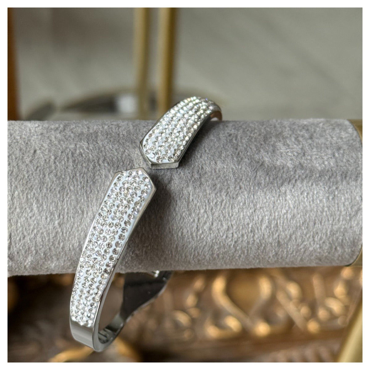 DIAMANTÉ HINGE BANGLE