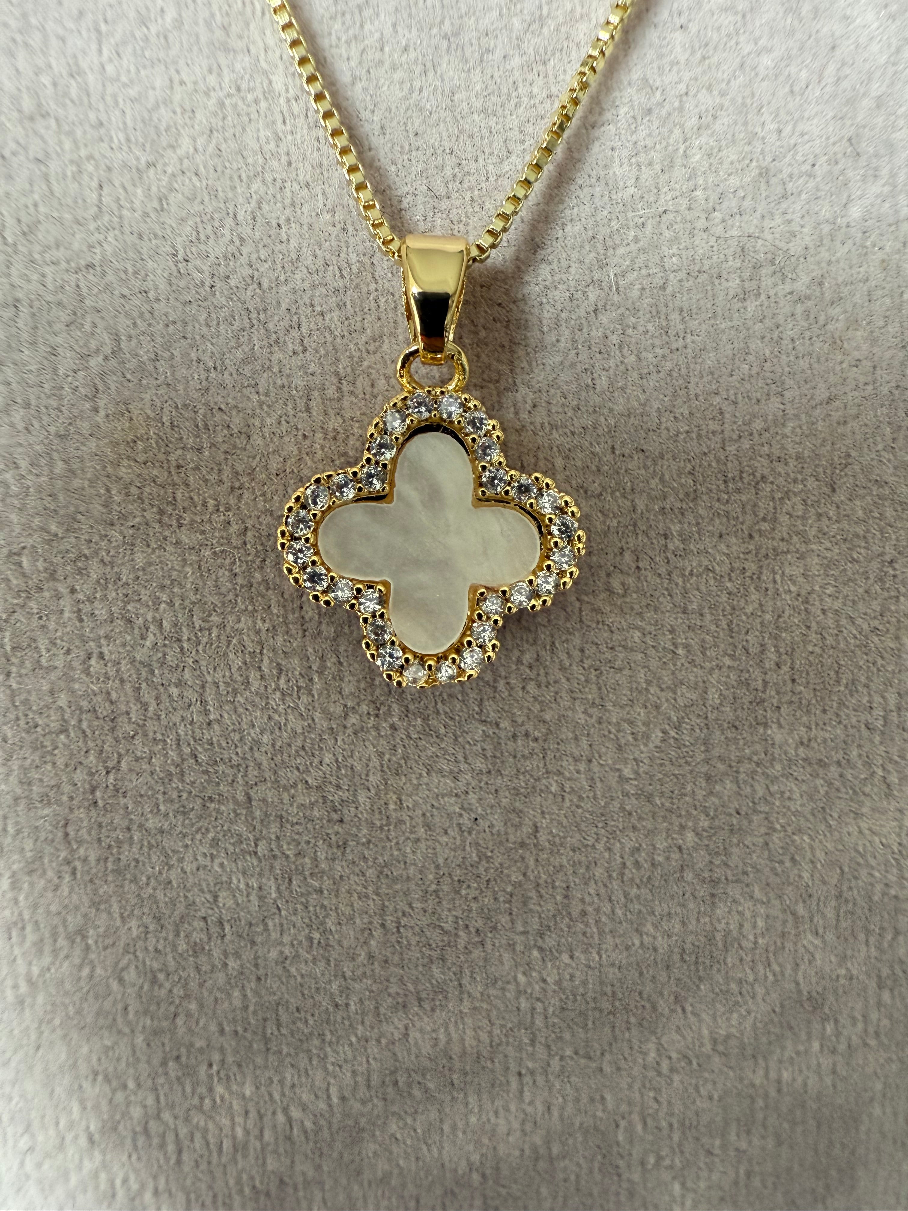 REVERSIBLE CLOVER NECKLACE