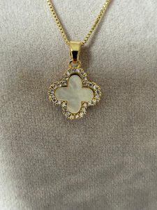 REVERSIBLE CLOVER NECKLACE