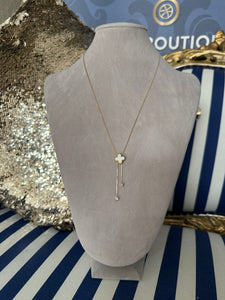 MOP CLOVER NECKLACE WITH DIAMANTÉ DROP