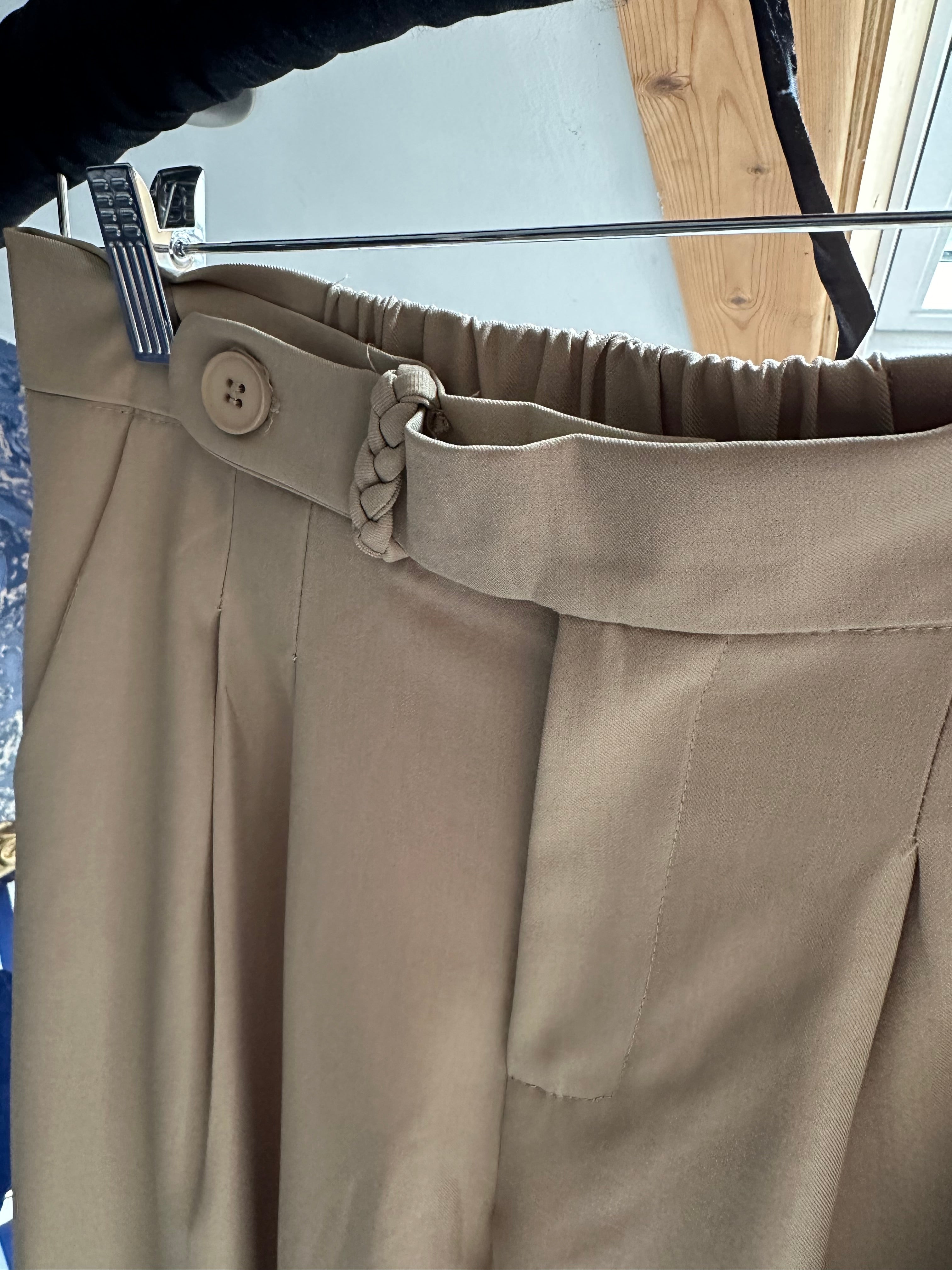 CAMEL PLEAT CHINO STYLE WIDE LEG TROUSERS