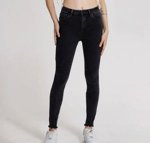 LAULIA DISTRESSED BLACK SKINNY JEANS