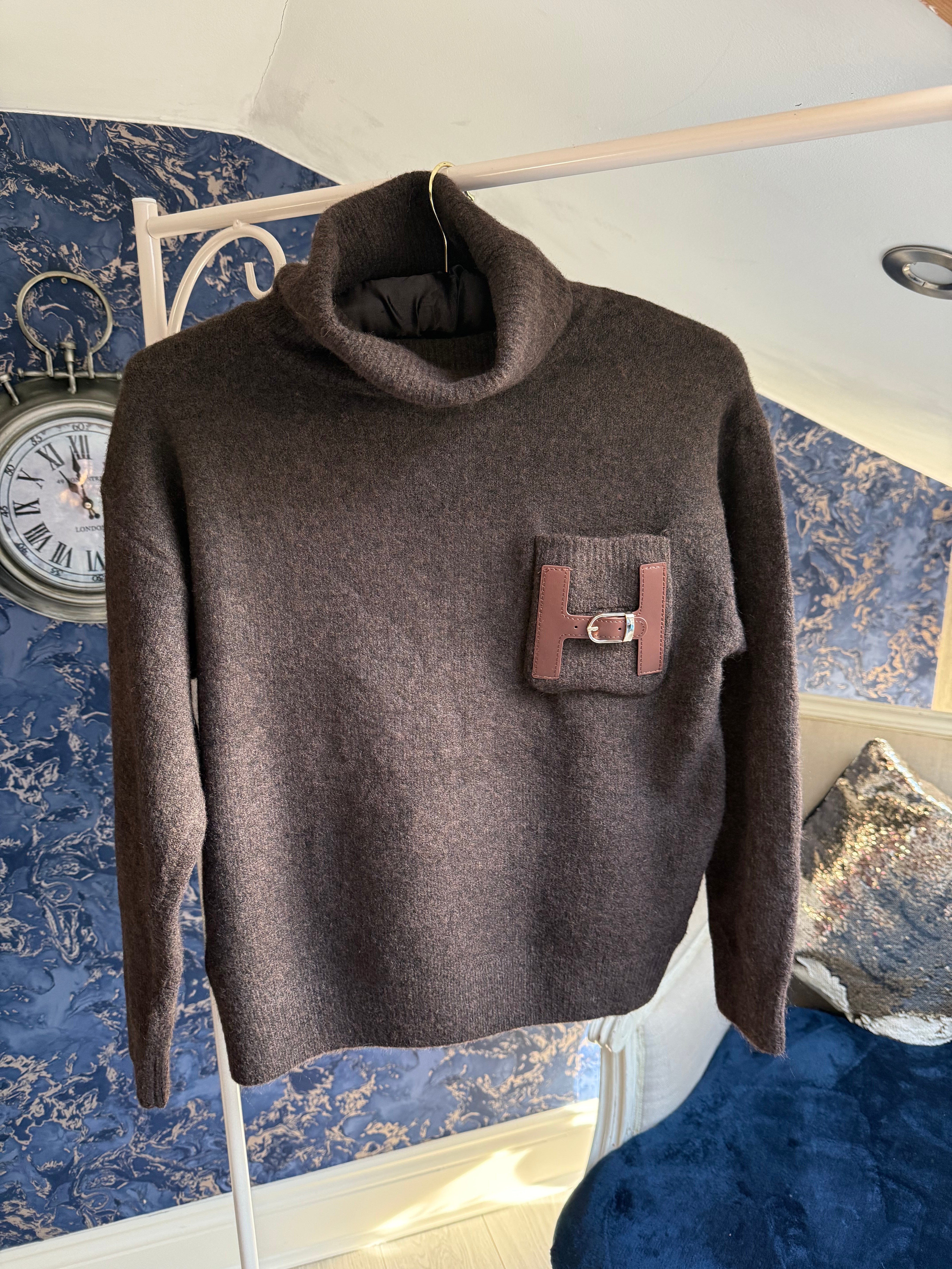 CHOCOLATE H POLO NECK JUMPER
