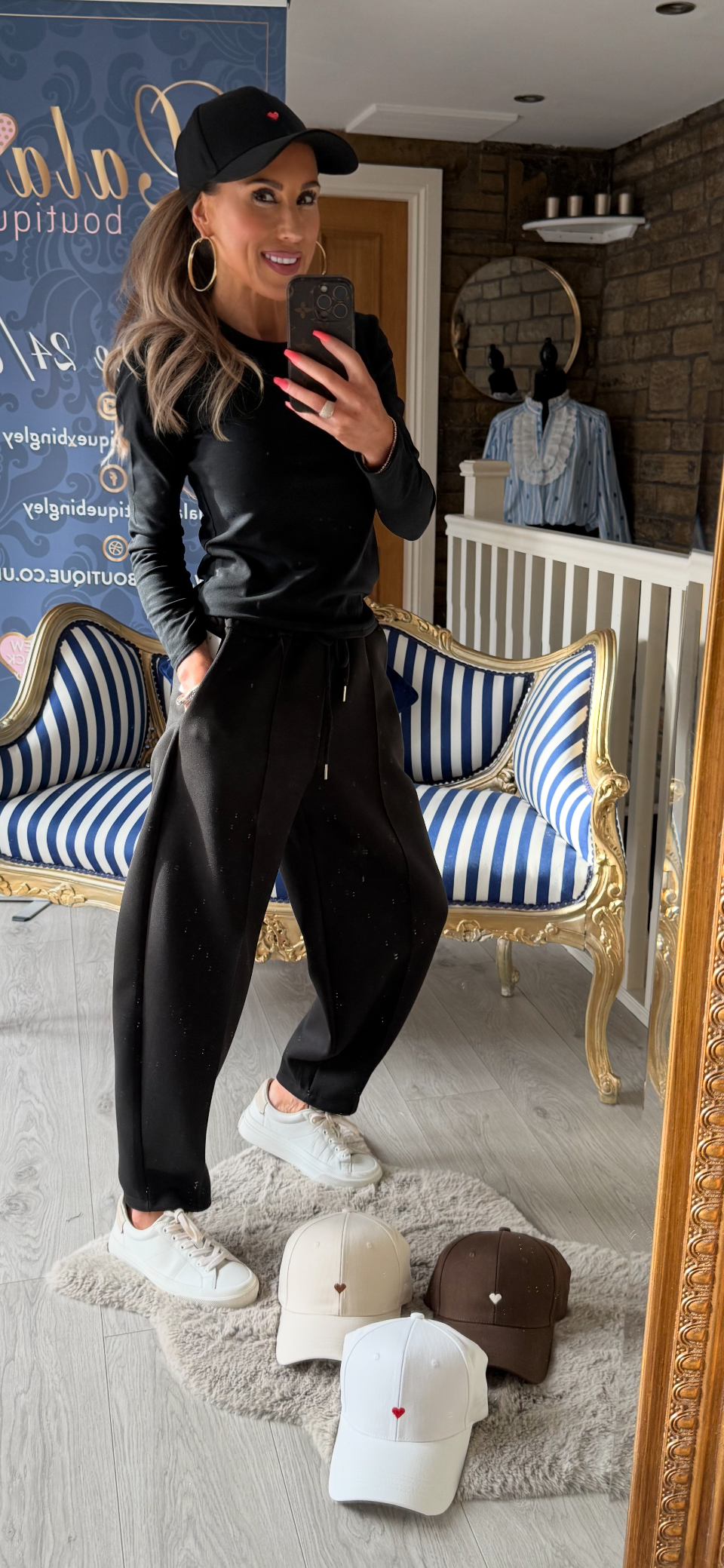 BLACK ESSENTIAL ROUND-NECK LONG SLEEVE T-SHIRT