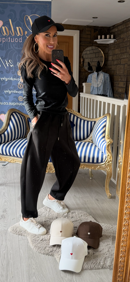BLACK ESSENTIAL ROUND-NECK LONG SLEEVE T-SHIRT