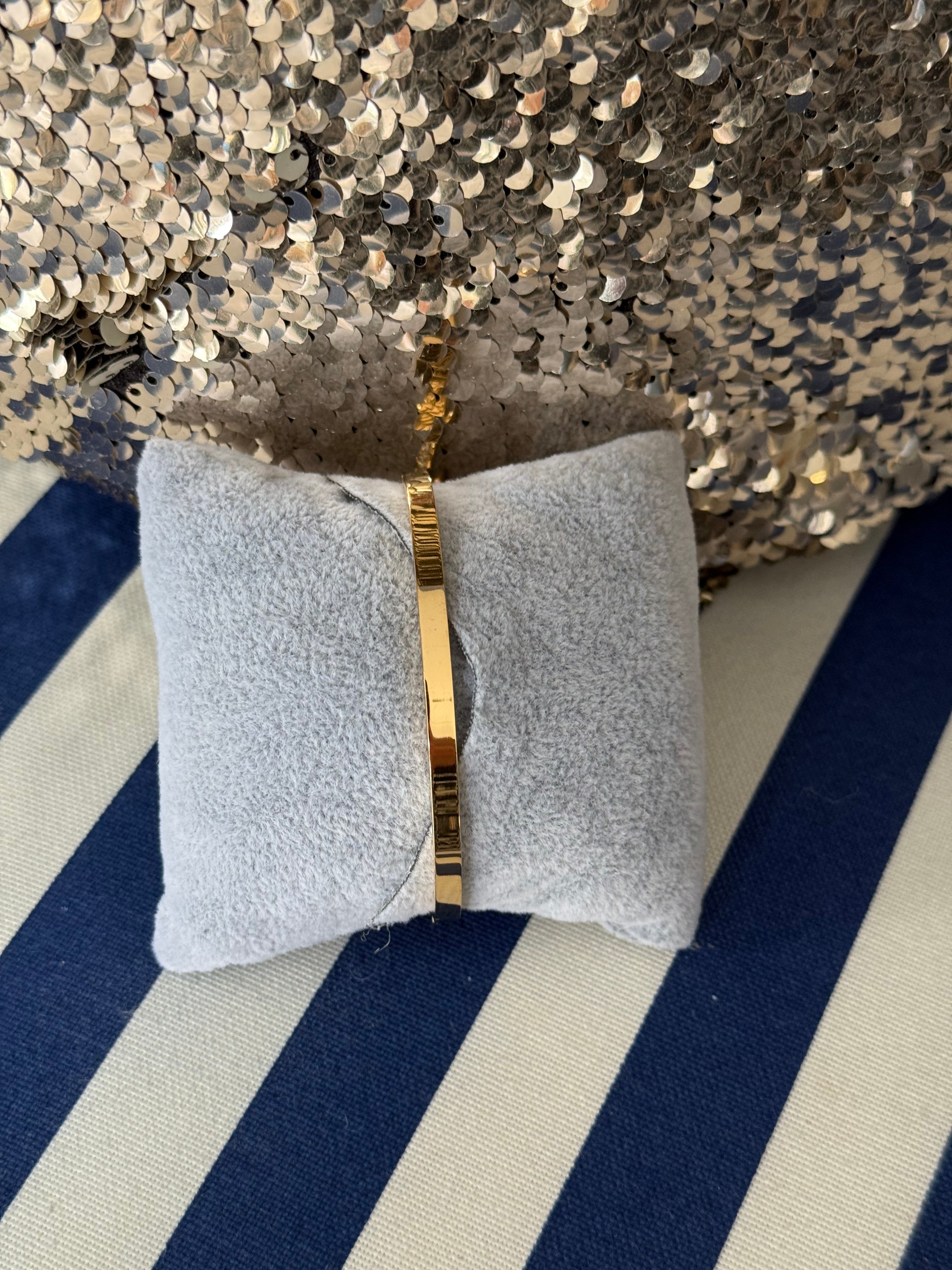 DIAMANTÉ BLACK CLOVER BANGLE