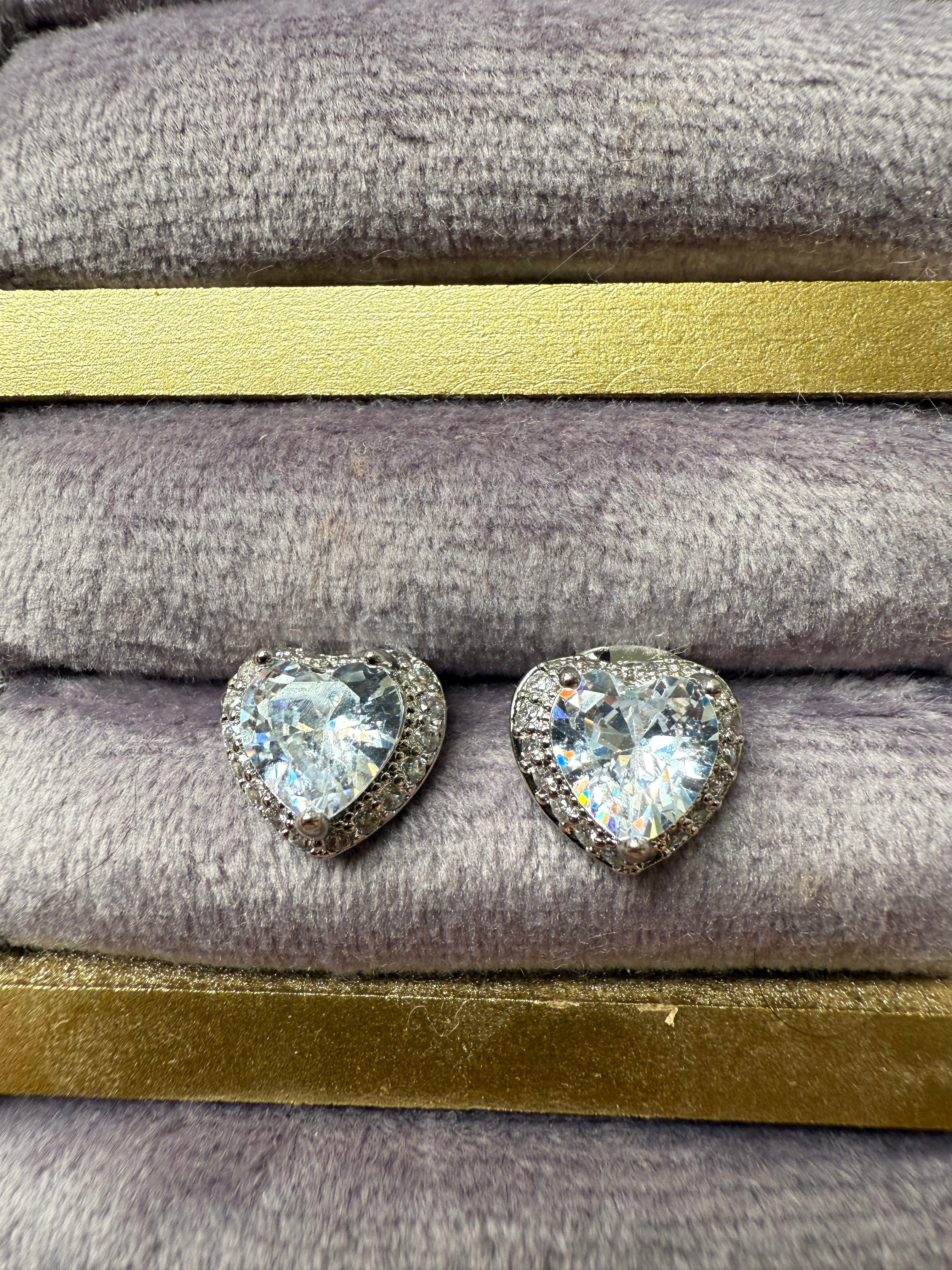 DIAMANTÉ HEART STUDS