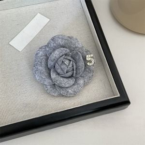 GREY CAMILLA BROOCH