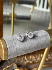 CIRCULAR DIAMANTÉ STUDS