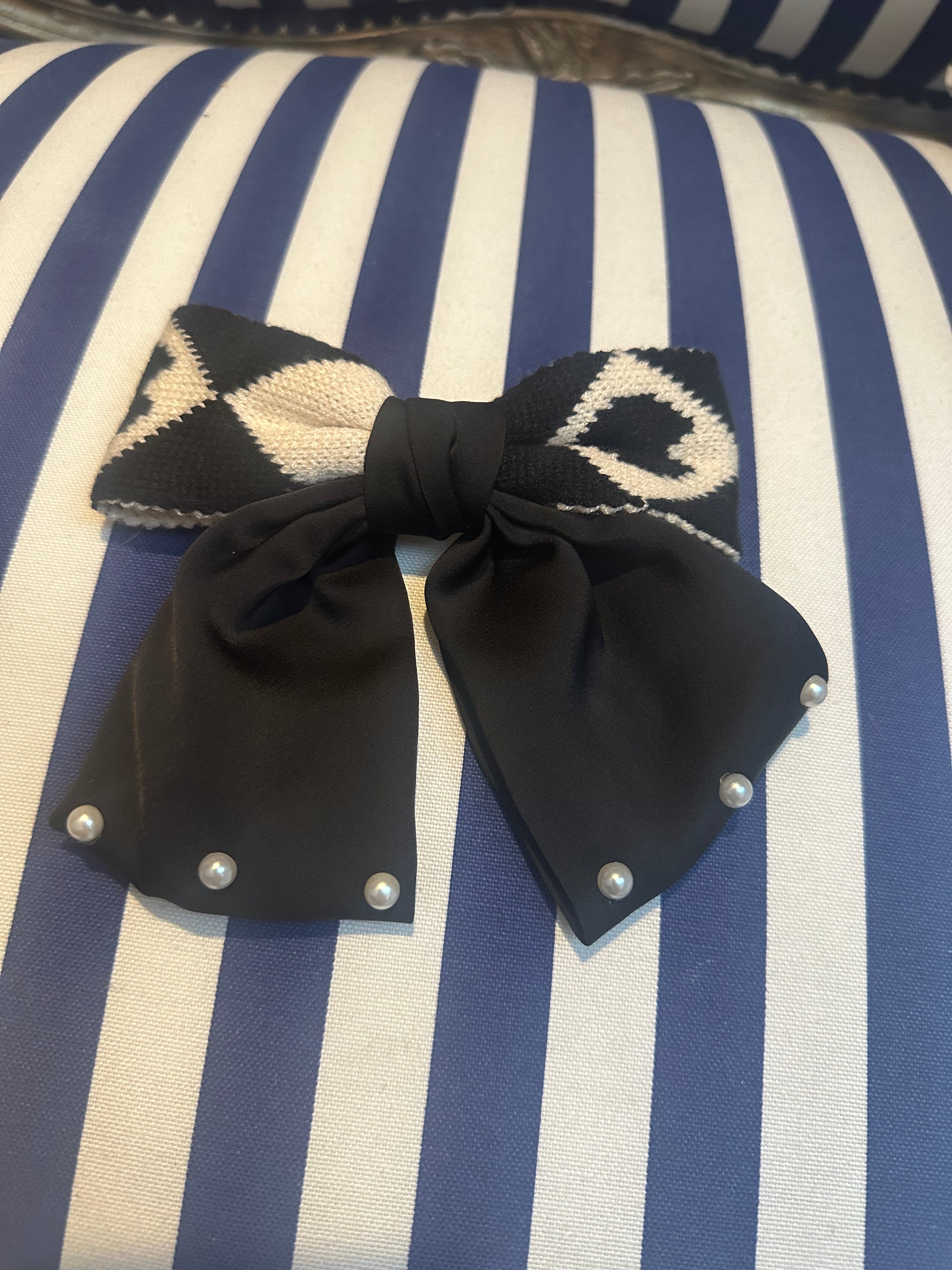 KNITTED BOW CLIP