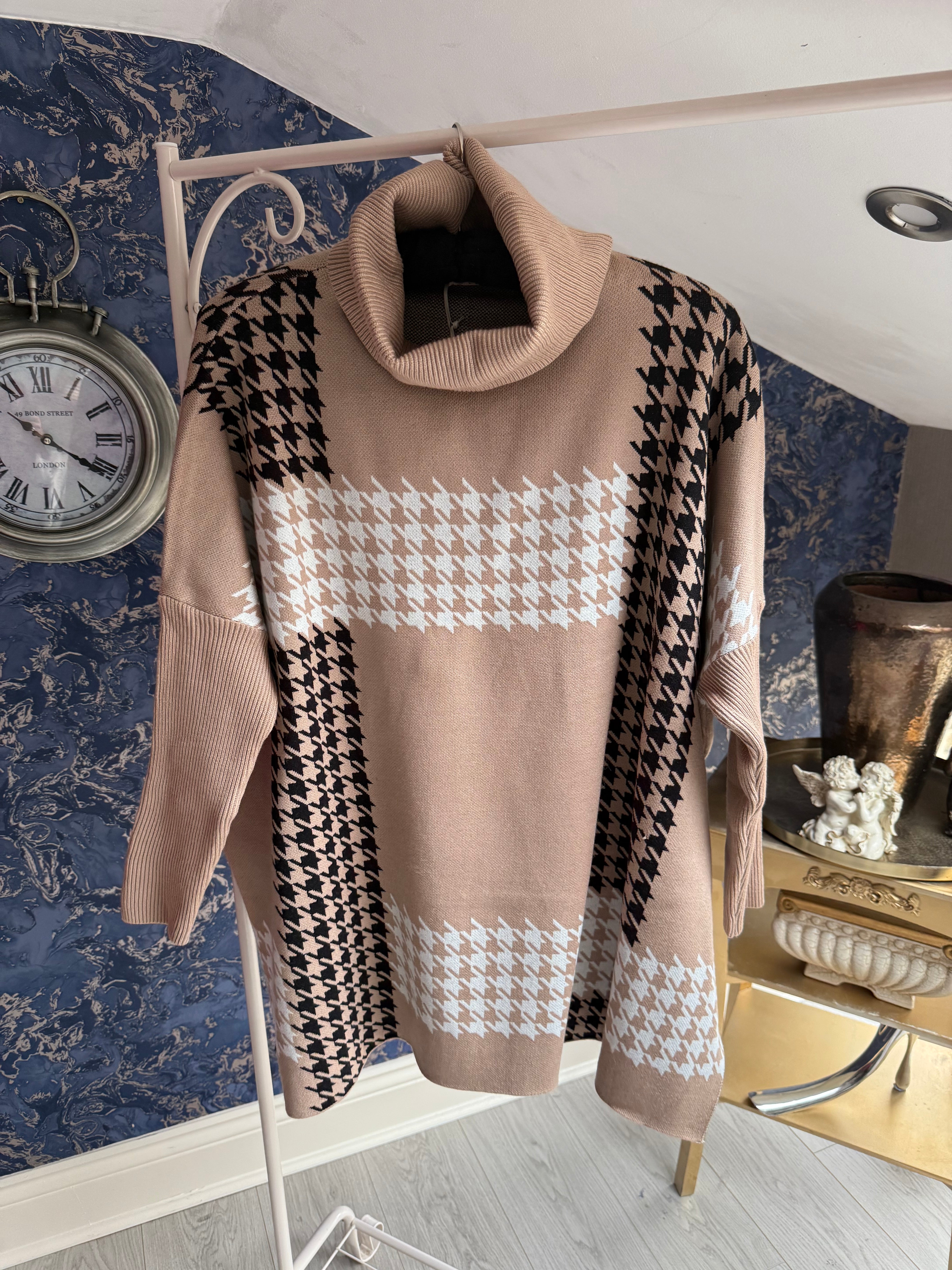 CAMEL DOGTOOTH ROLL-NECK