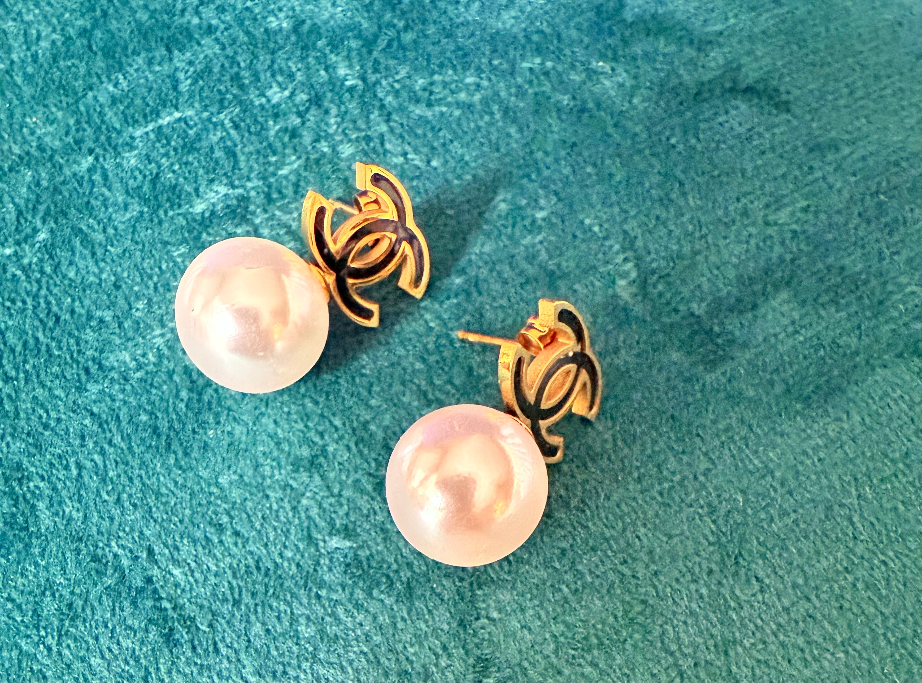 CC PEARL EARRINGS
