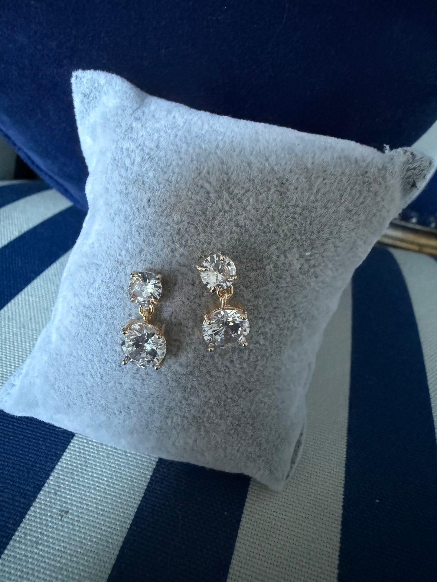 GOLD SOLITAIRE DROP EARRINGS