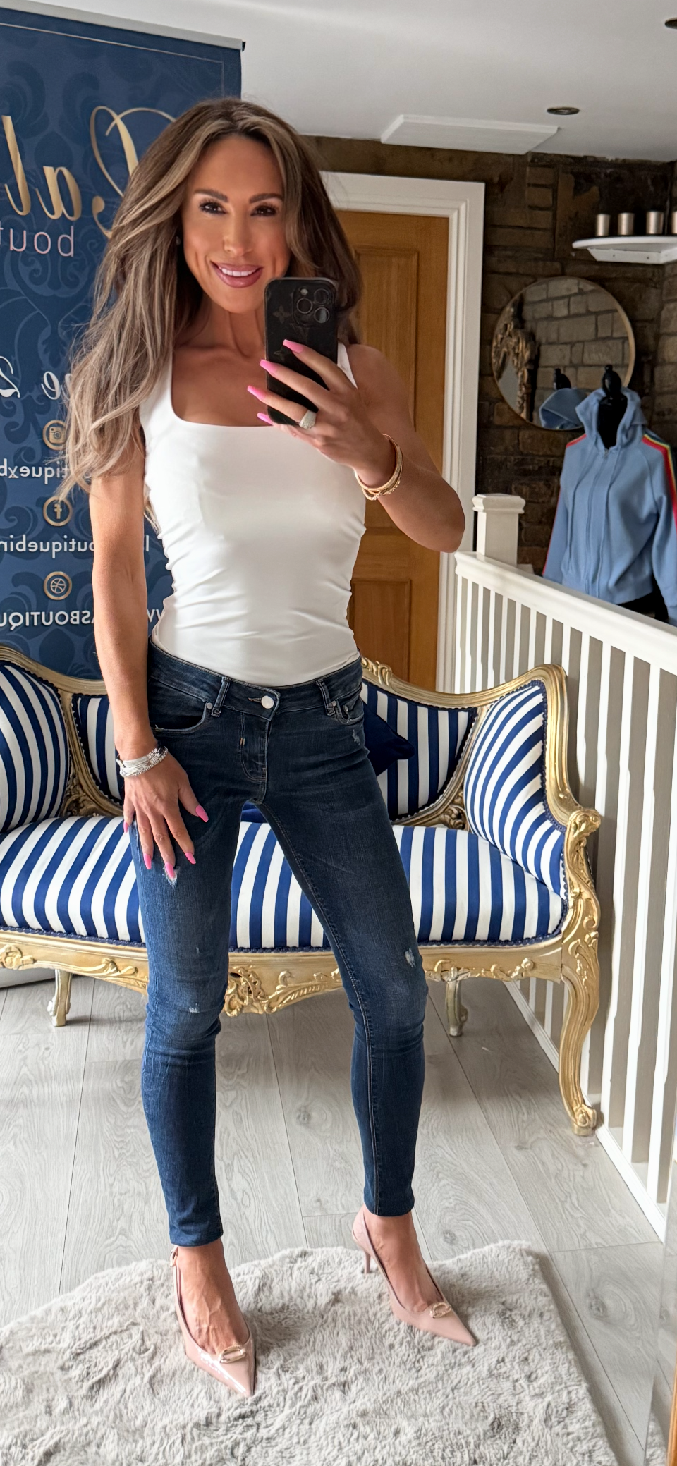 ESSENTIAL WHITE VEST