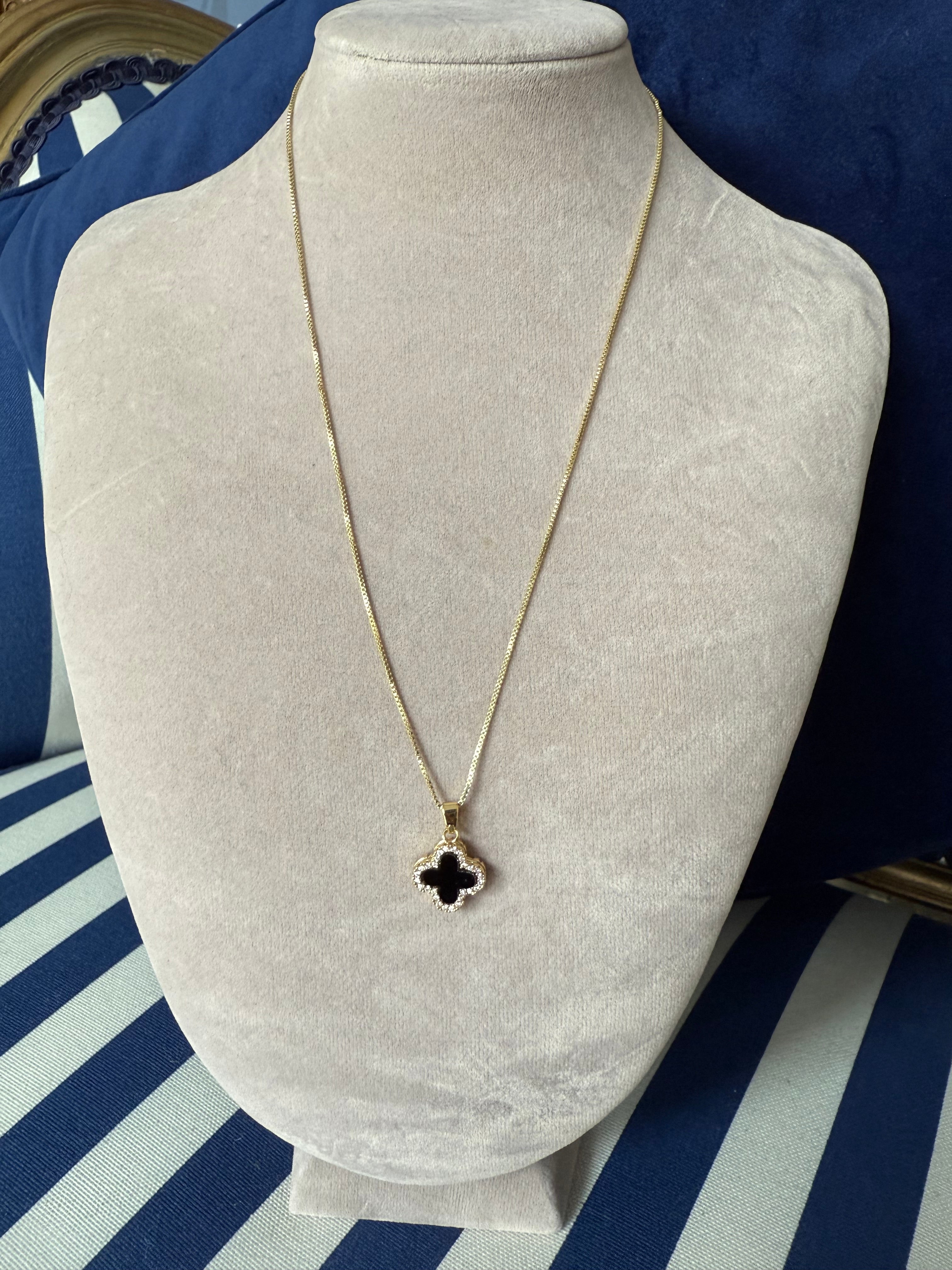 REVERSIBLE CLOVER NECKLACE