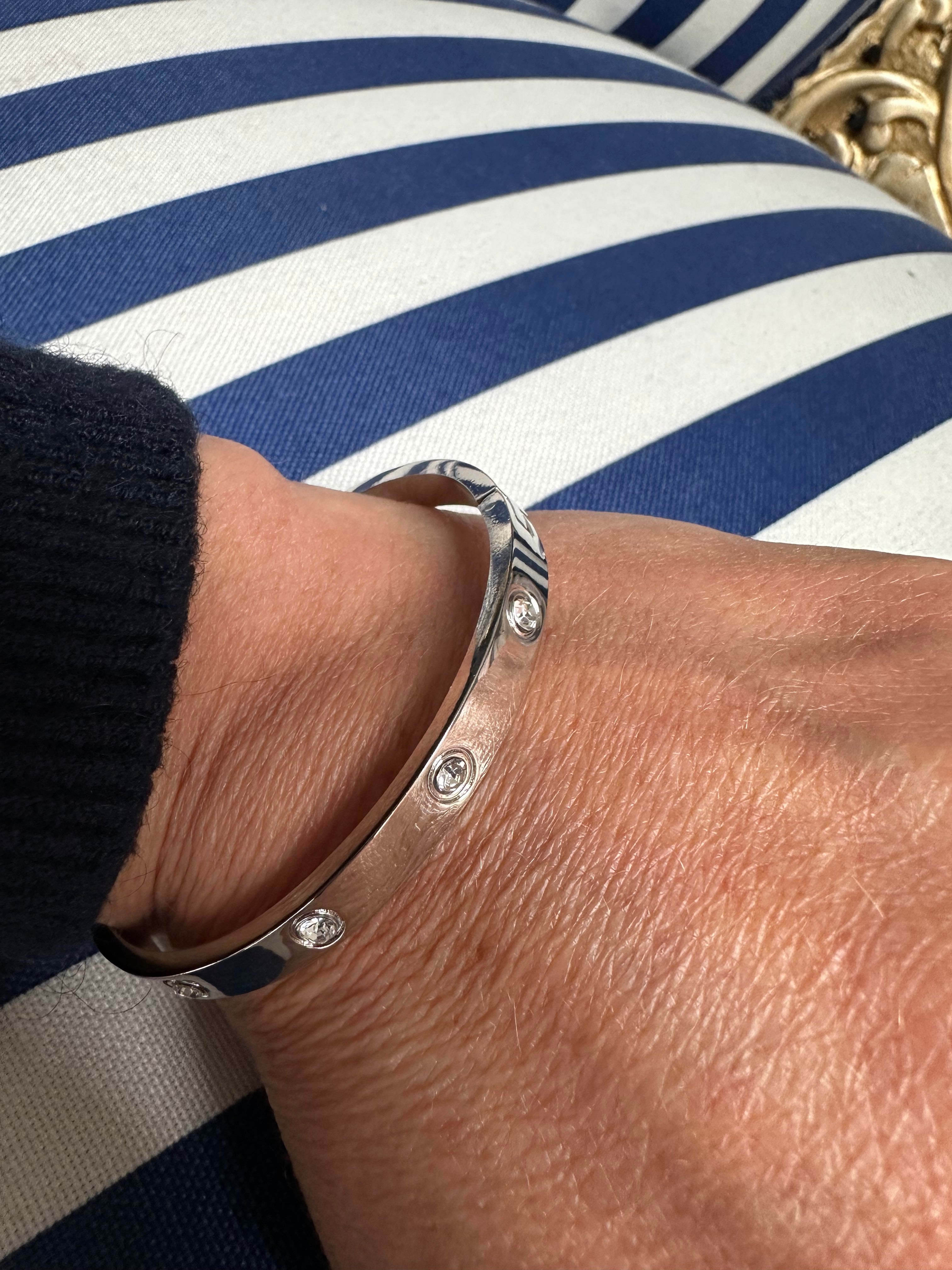 SILVER DOT BANGLE