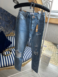 STRAIGHT LEG DISTRESSED JEANS