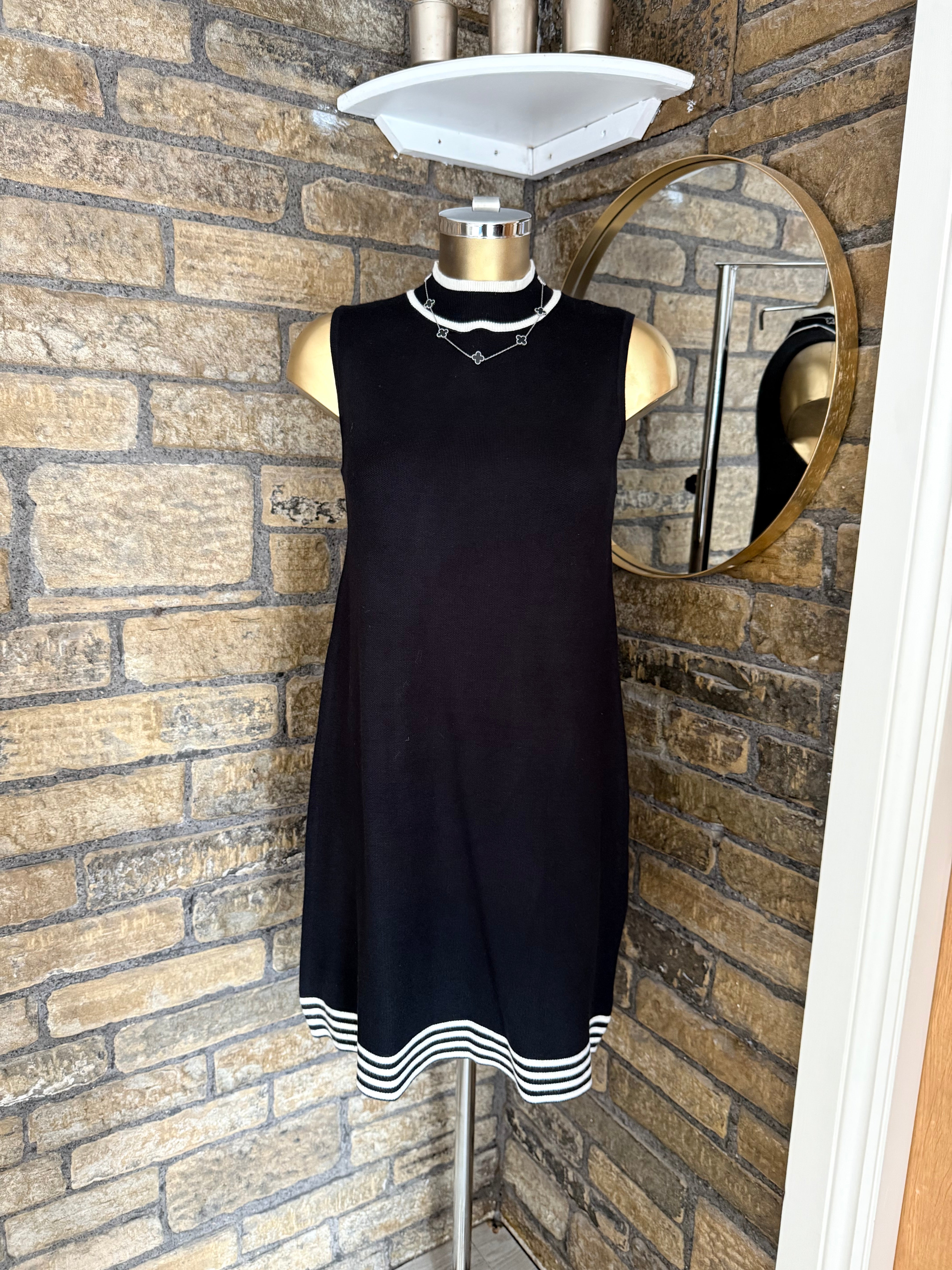BLACK MONOCHROME KNITTED DRESS