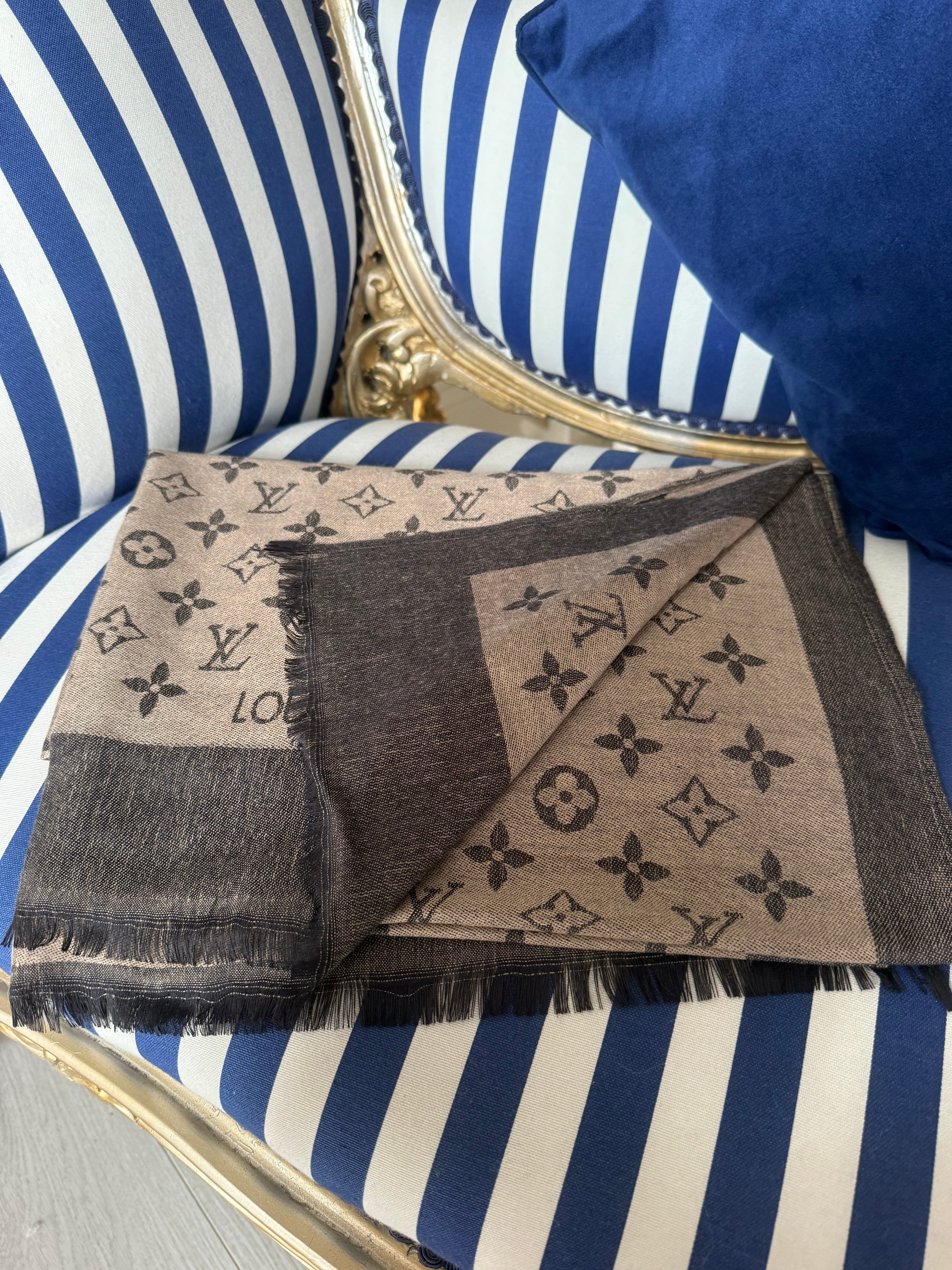 CASHMERE ICONIC BROWN & BLACK EMBOSSED SCARF