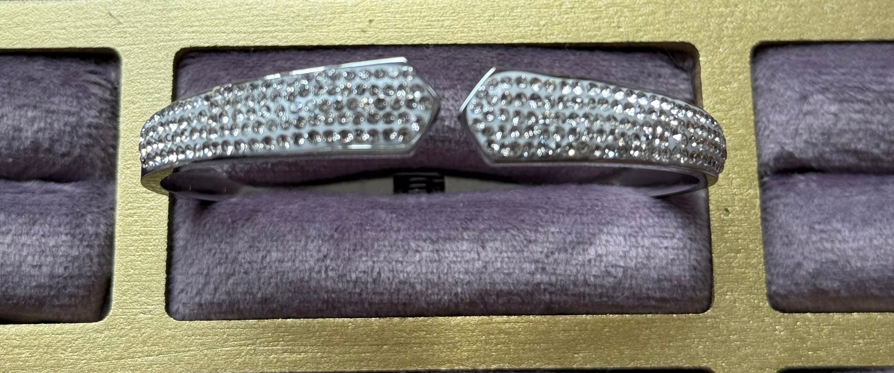 DIAMANTÉ HINGE BANGLE