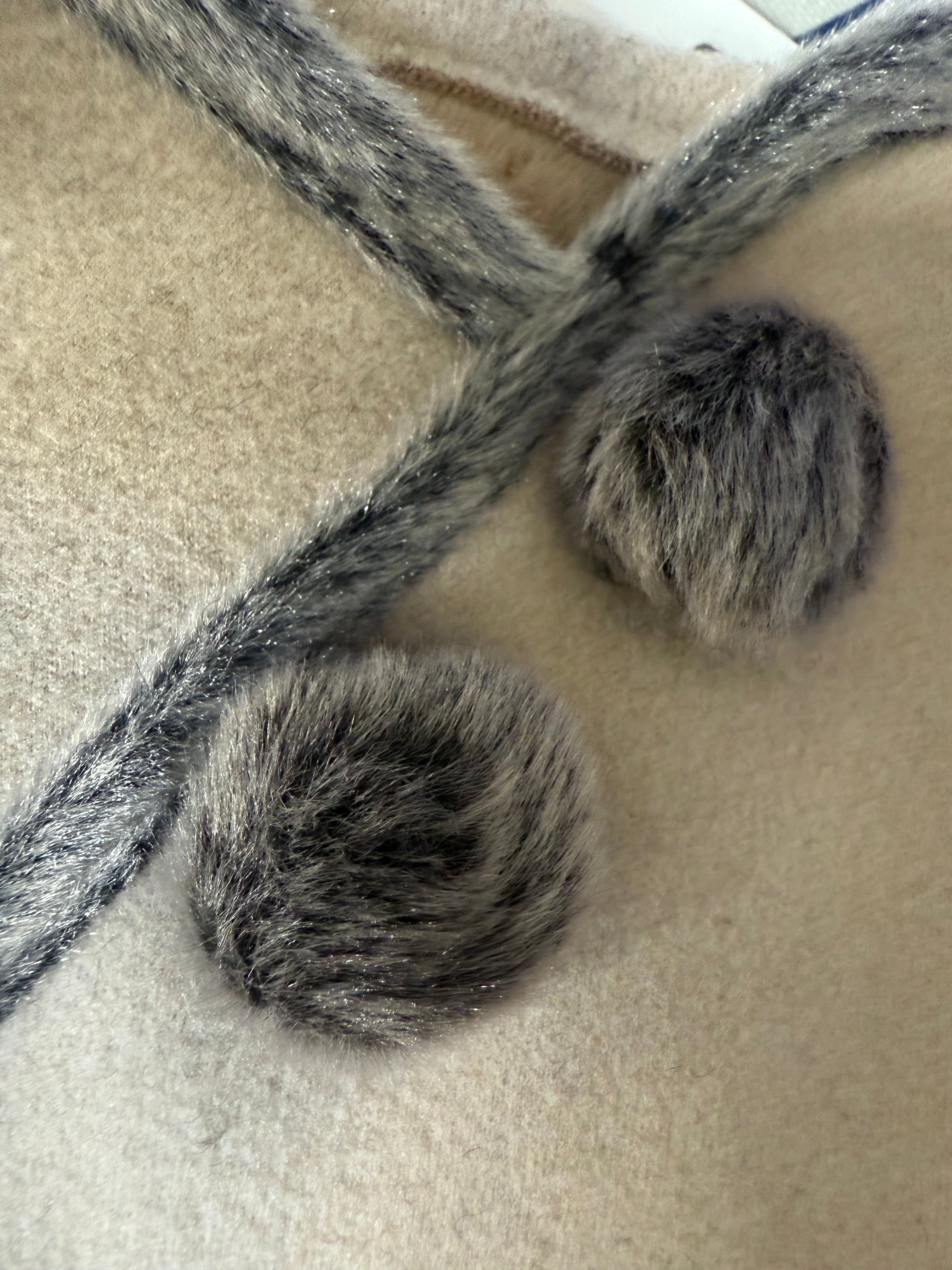 CREAM &GREY POM GLOVES