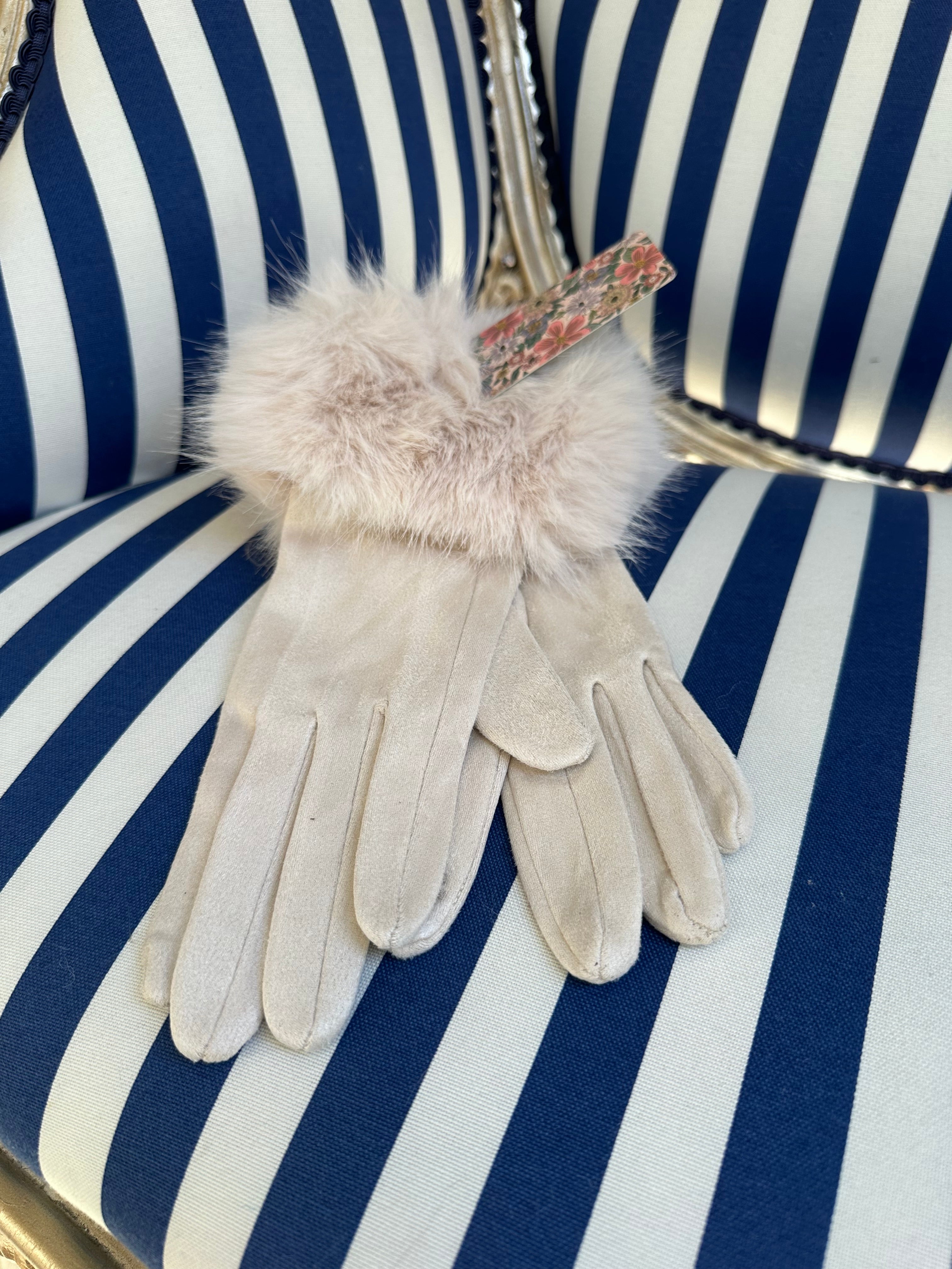 MARSHMALLOW FUR CUFF GLOVES