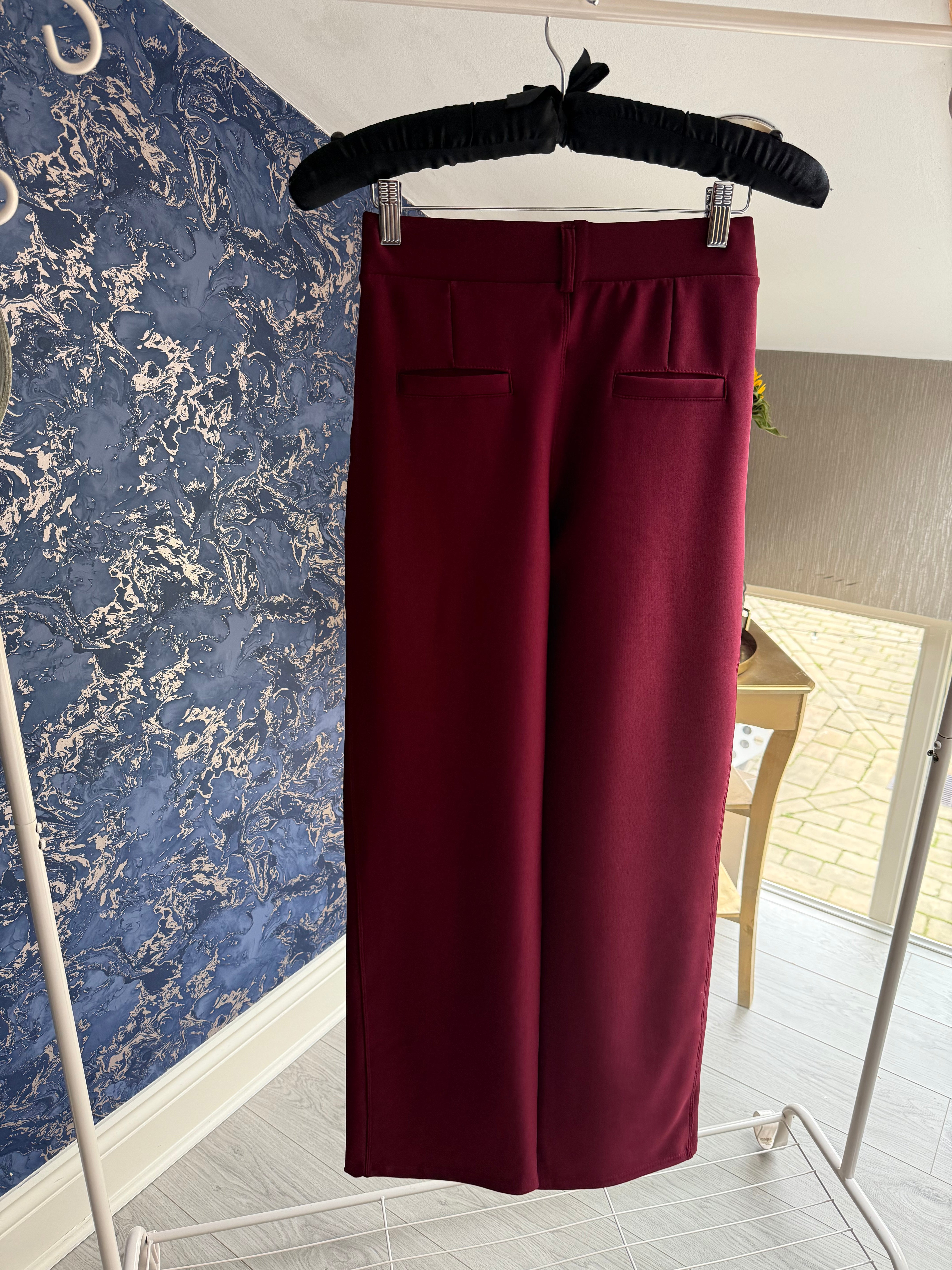 MAROON PLEATED JOGGER