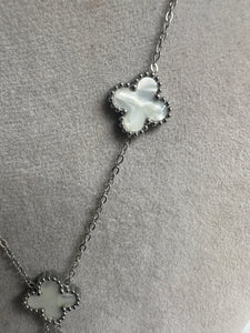 SILVER MOTHER OF PEARL CLOVER NECKLACE