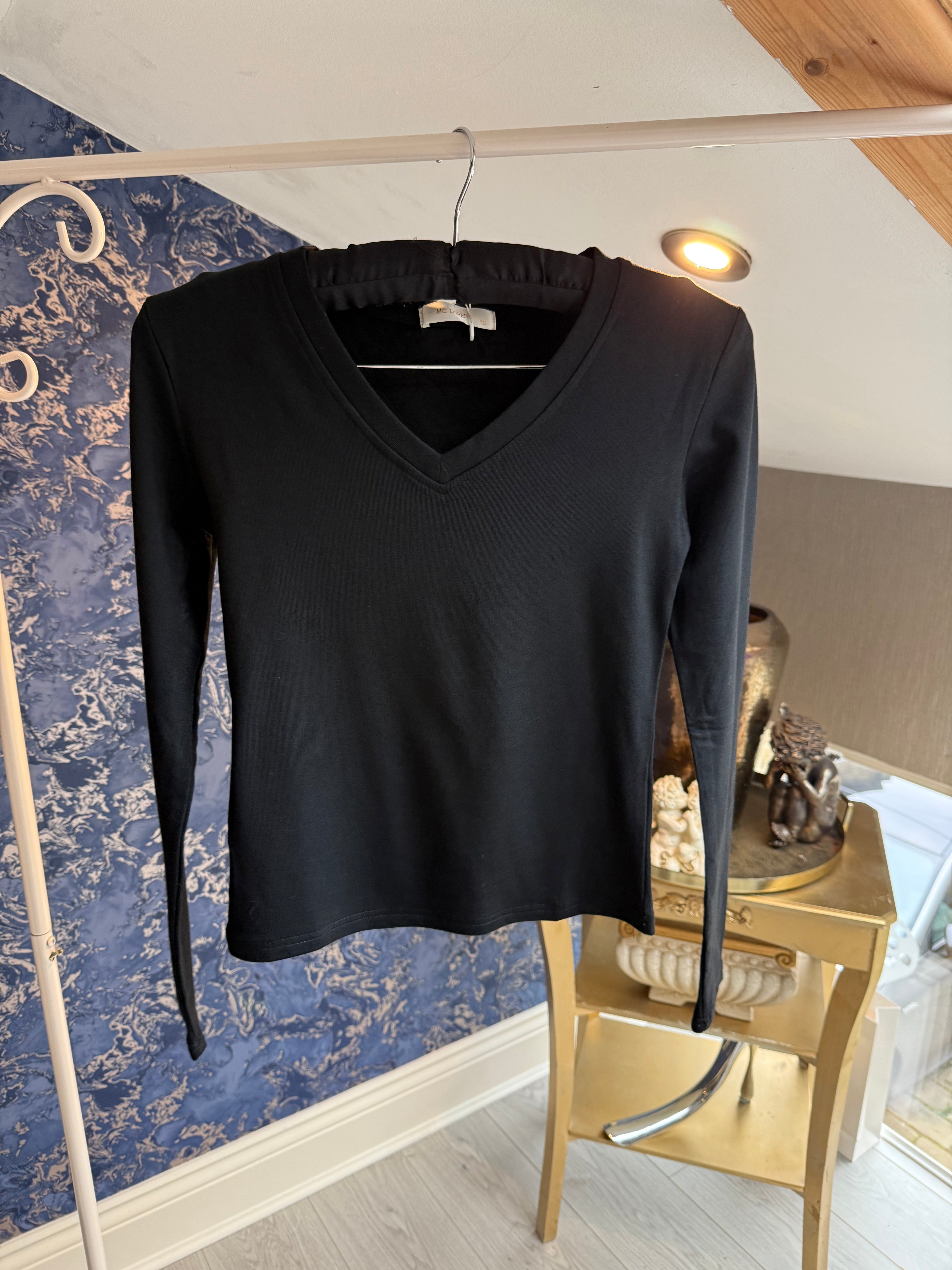 BLACK BASIC V NECK LONG SLEEVE T-SHIRT