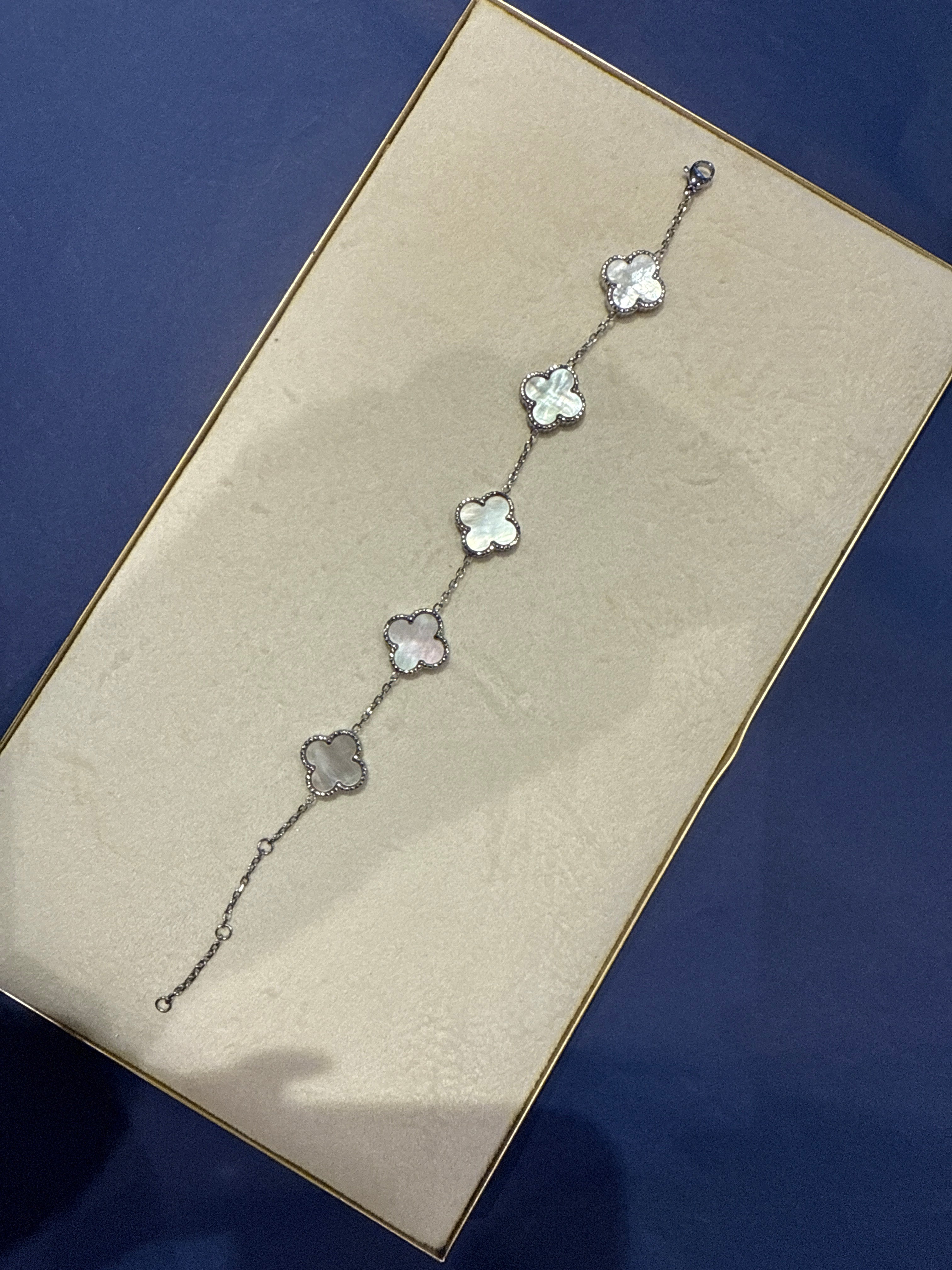 SILVER CLOVER BRACELET