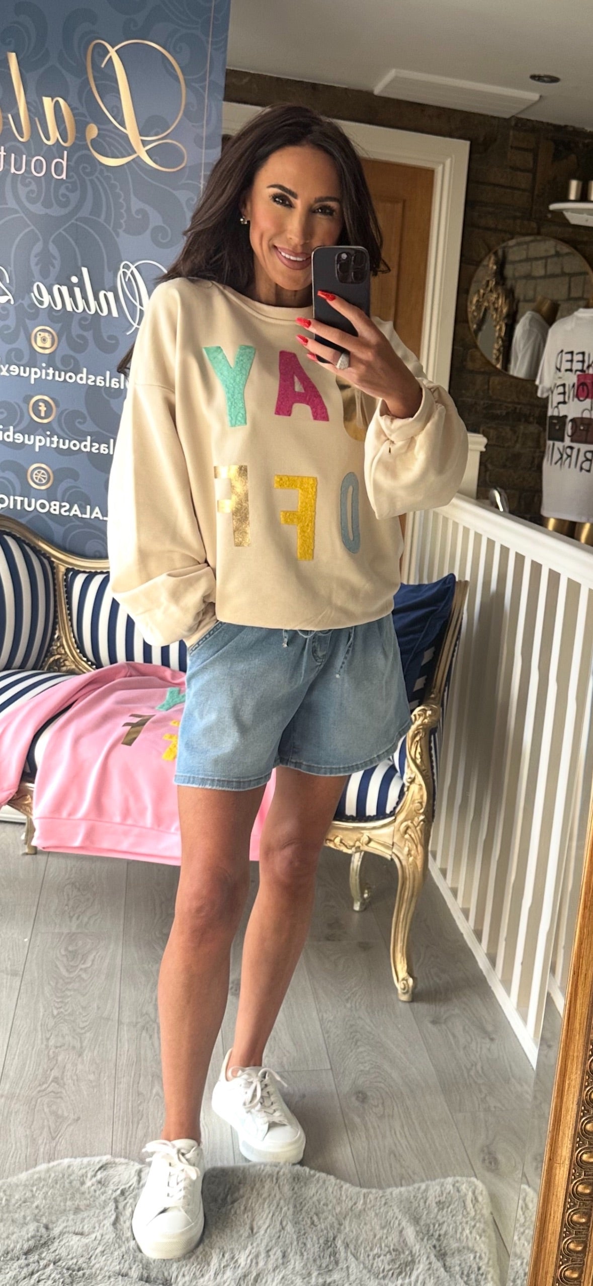 CREAM DAY OFF SWEATSHIRT