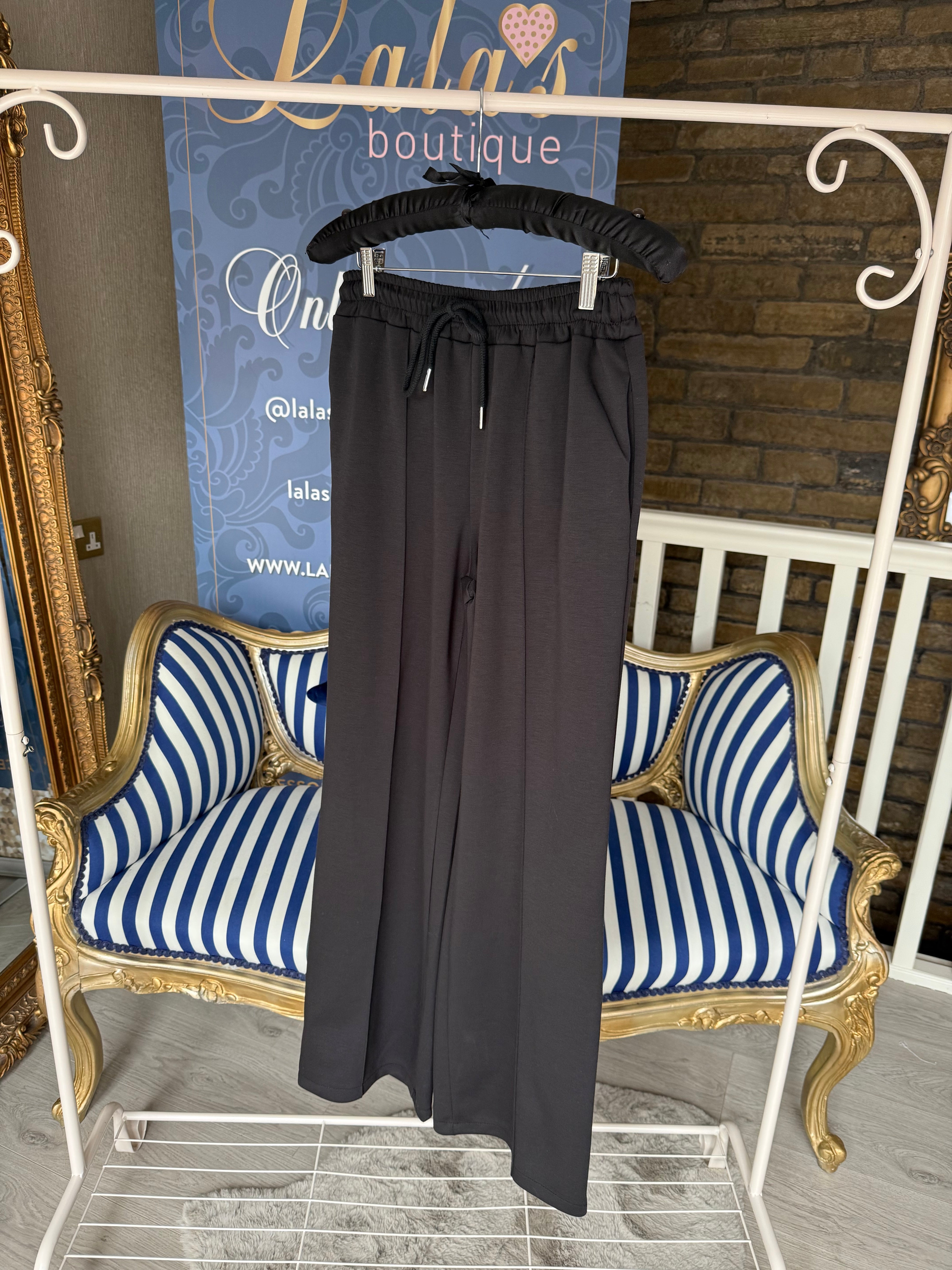 BLACK RELAXED JOGGER