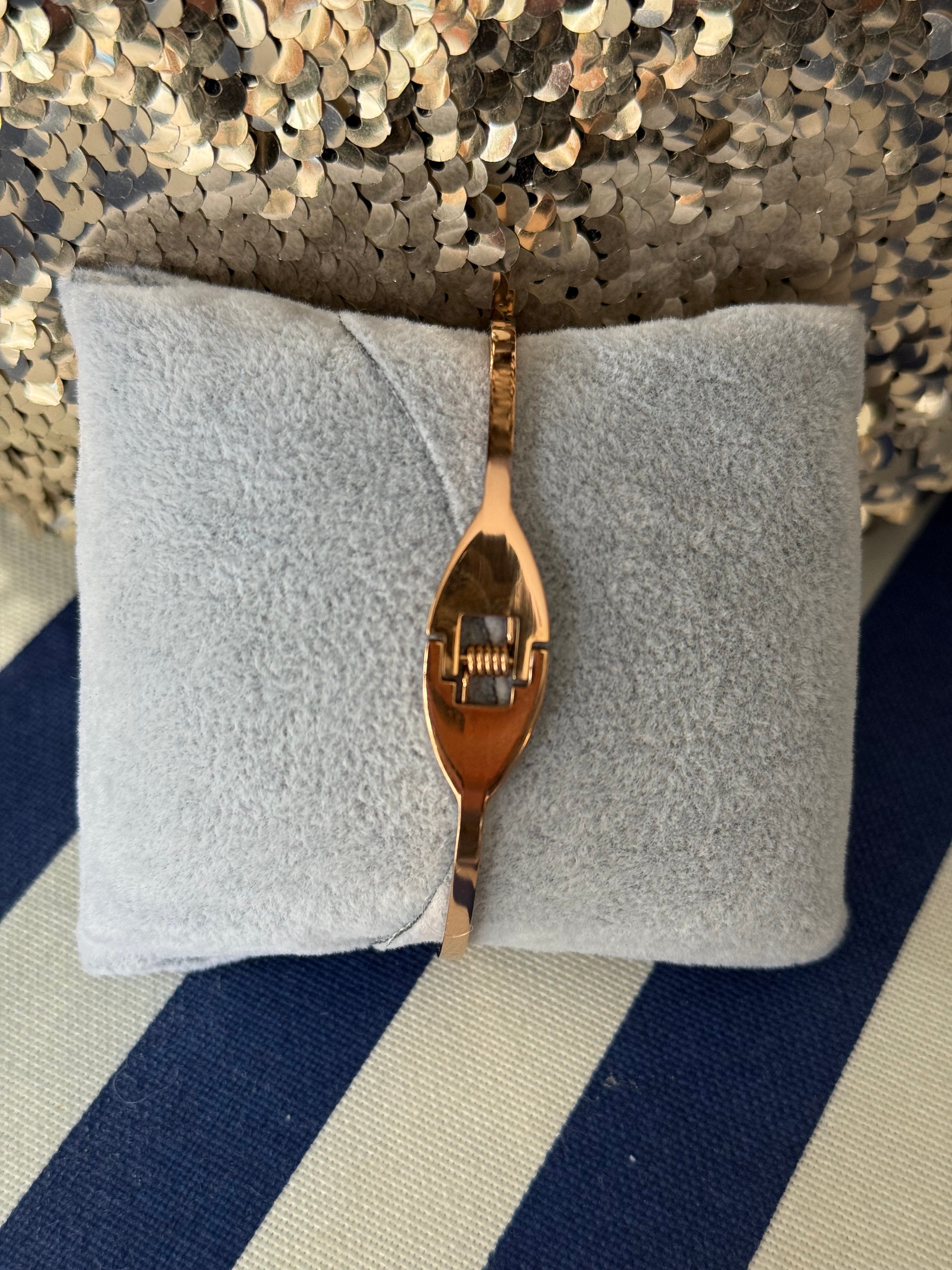 ROSE GOLD & MOP ( HINGED ) CLOVER BANGLE