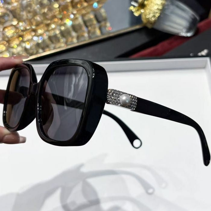 BLACK OVERSIZED PEARL SUNGLASSES