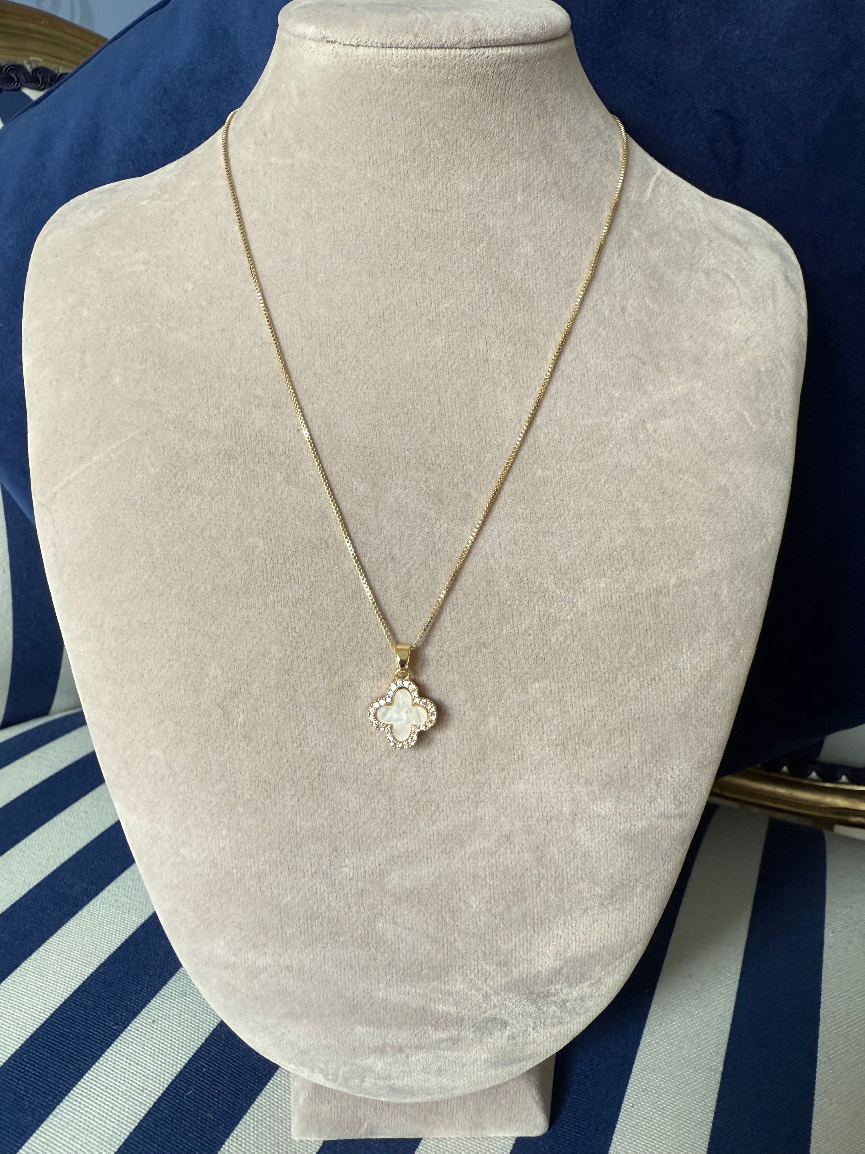 REVERSIBLE CLOVER NECKLACE