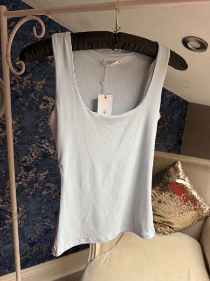ESSENTIAL BLUE VEST
