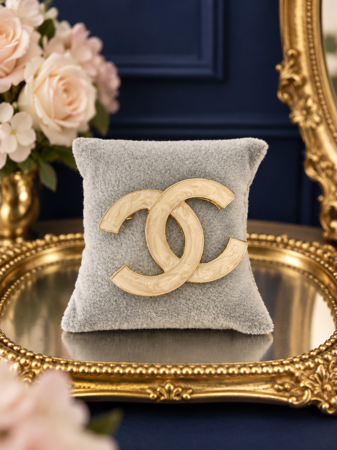 CREAM CC BROOCH