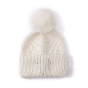 WHITE HEART DETAIL POM HAT