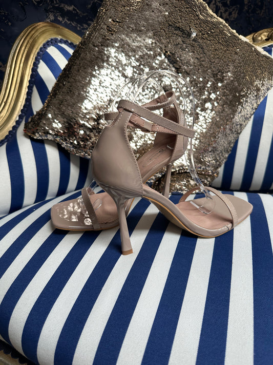 NUDE PATENT HEELS