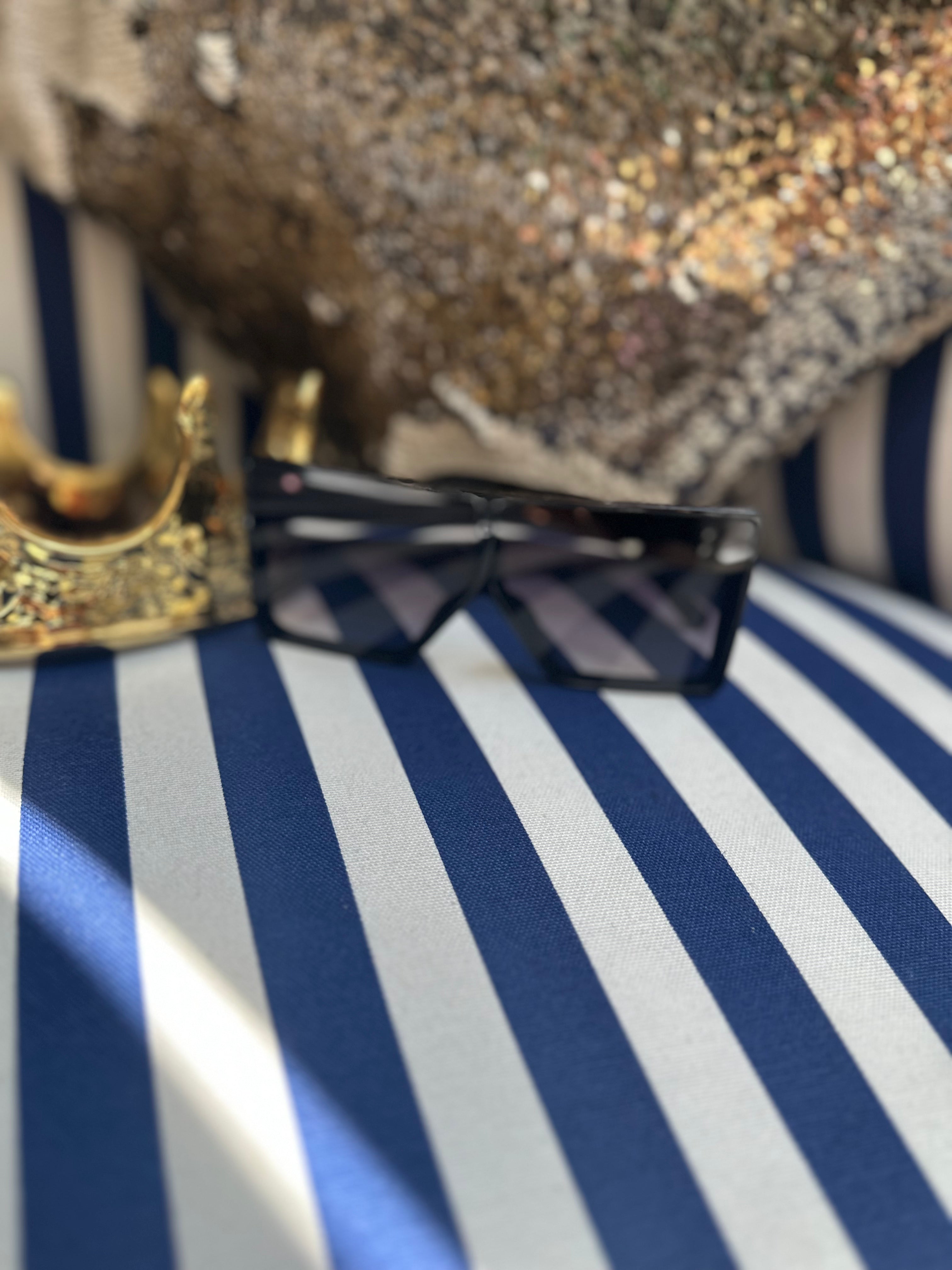 Shield sunglasses with gold detail