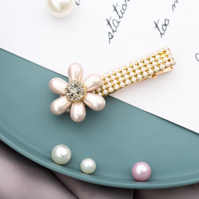 Blush pearl hair clip